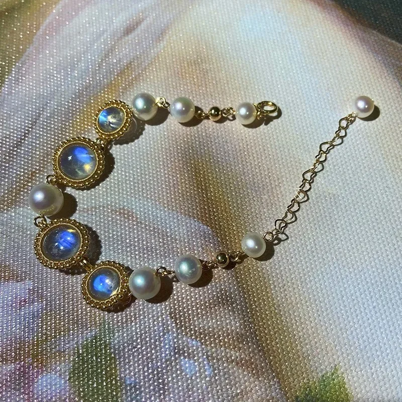 High quality Beautiful and unique light luxury pearl bangles transparent colored circular bracelet for women fine jewelry
High quality Beautiful and unique light luxury pearl bangles transparent colored circular bracelet for women fine jewelry