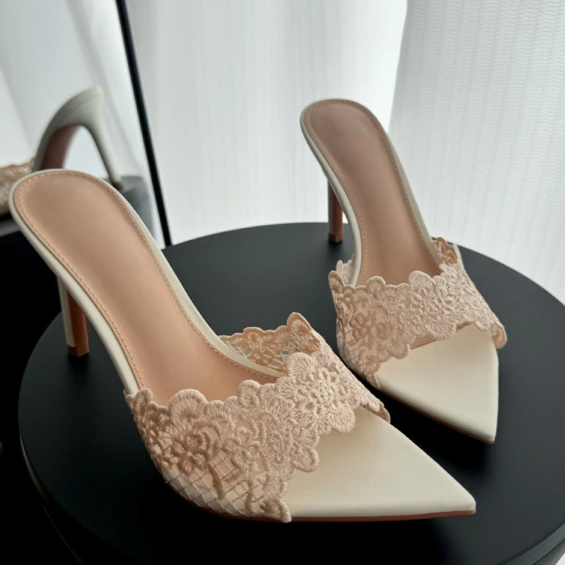 Summer high heels, light luxury, high-end lace pointed toe stiletto heel slippers, European and American fashion temperament
Summer high heels, light luxury, high-end lace pointed toe stiletto heel slippers, European and American fashion temperament