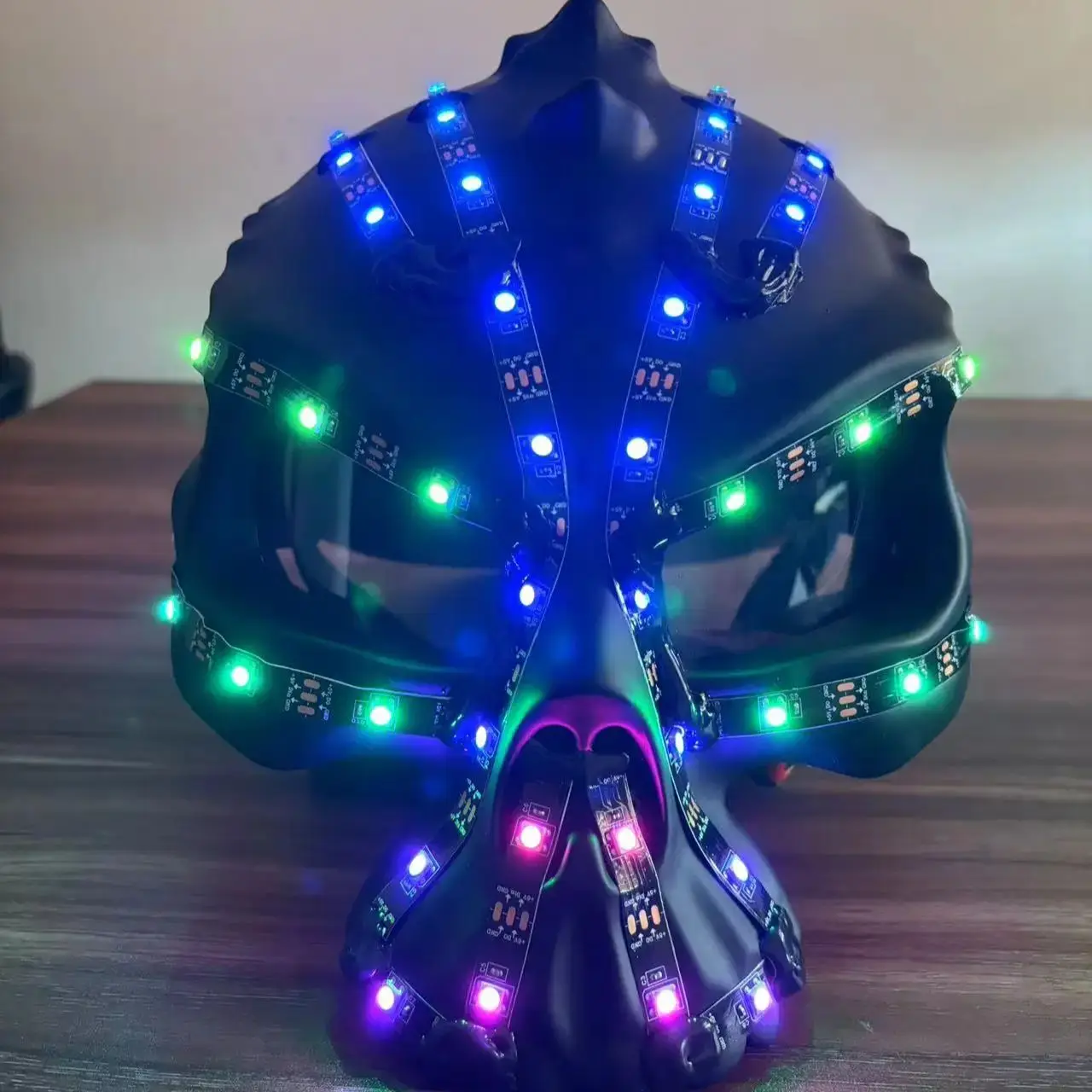 LED Wearable Luminous Helmet Full Color LED Stage Props for DJ Party Cosplay Disco Club Performance Show
LED Wearable Luminous Helmet Full Color LED Stage Props for DJ Party Cosplay Disco Club Performance Show