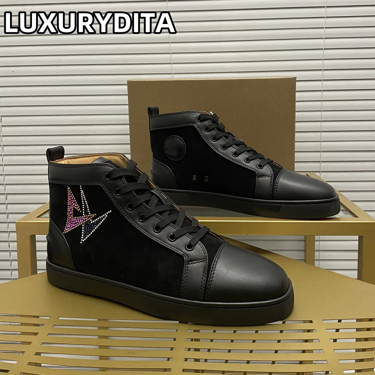 Top Quality Womens Trendy Casual Tennis Shoes Luxury Mens Real Leather Sneakers 35-48 Designr Rivet Red Soled Lovers Shoes M0222
Top Quality Womens Trendy Casual Tennis Shoes Luxury Mens Real Leather Sneakers 35-48 Designr Rivet Red Soled Lovers Shoes M0222