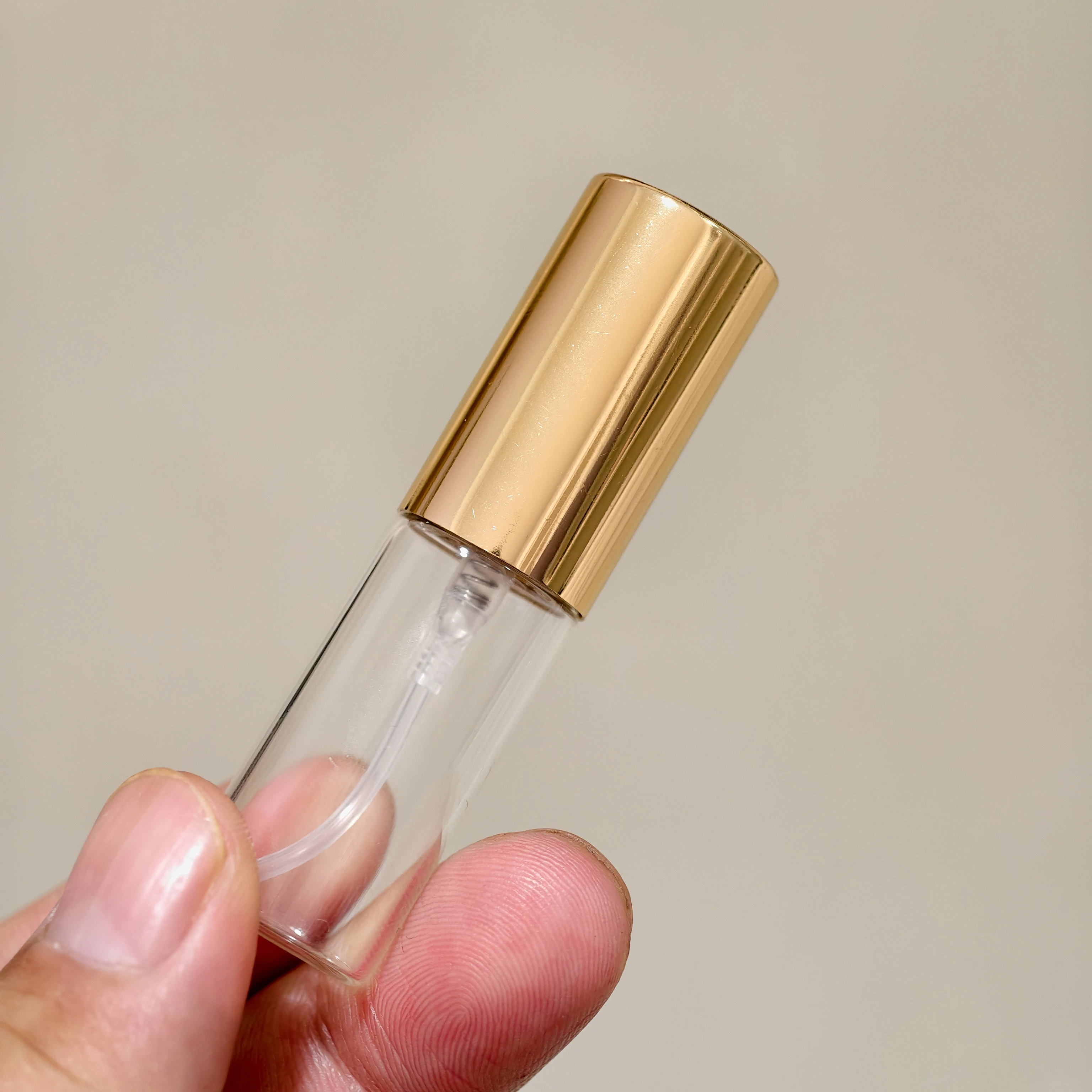 100PCS 5ml Refillable Mini Perfume Spray Bottle Aluminum Spray Atomizer Portable Travel Cosmetic Container Perfume Bottle
100PCS 5ml Refillable Mini Perfume Spray Bottle Aluminum Spray Atomizer Portable Travel Cosmetic Container Perfume Bottle
