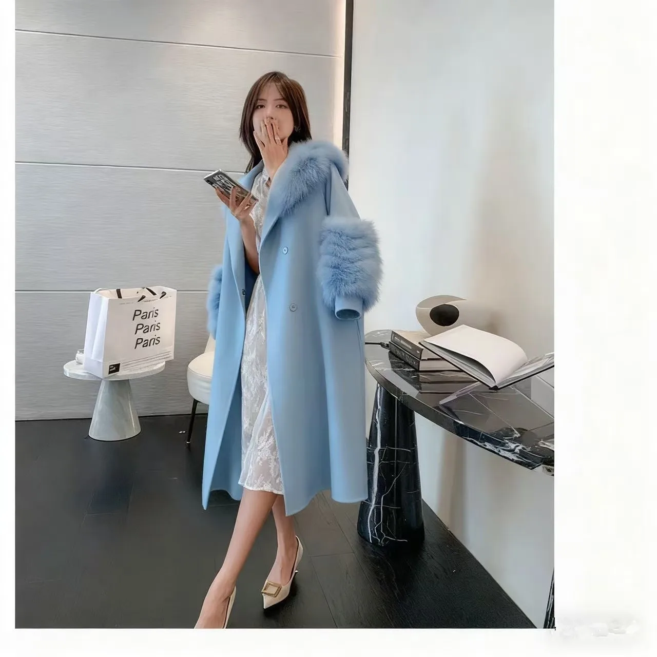 Ladies' Faionable Woolen Coat 2025 Winter Loose Fit Medium Length with Fur Collar Slimming Design Knot Detail
Ladies' Faionable Woolen Coat 2025 Winter Loose Fit Medium Length with Fur Collar Slimming Design Knot Detail