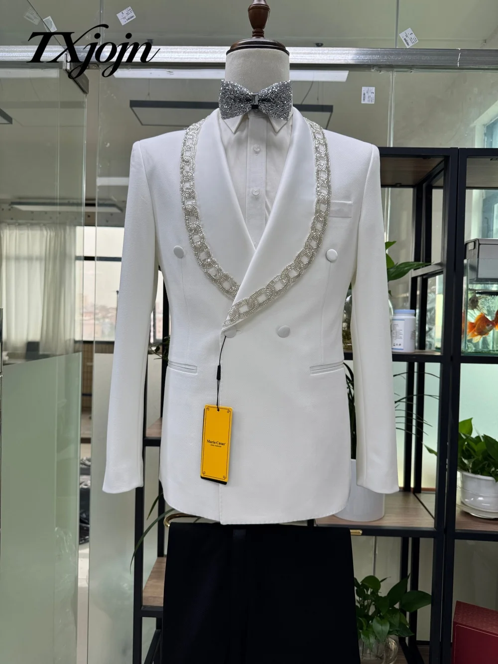 Premium White 2PCS Tuxedo Suit For Men Slim Fit Formal Design Crystal Lapel Perfect Weddings Prom Parties And Special Events
Premium White 2PCS Tuxedo Suit For Men Slim Fit Formal Design Crystal Lapel Perfect Weddings Prom Parties And Special Events