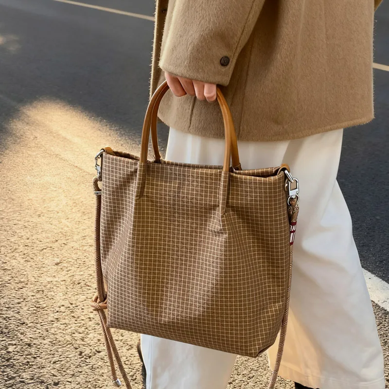 Ladies' Backpack, Korean Niche Design Checkered Handbag, 2026 New Fashionable and Simple Commuting Crossbody Bag, Large Capacity
Ladies' Backpack, Korean Niche Design Checkered Handbag, 2026 New Fashionable and Simple Commuting Crossbody Bag, Large Capacity