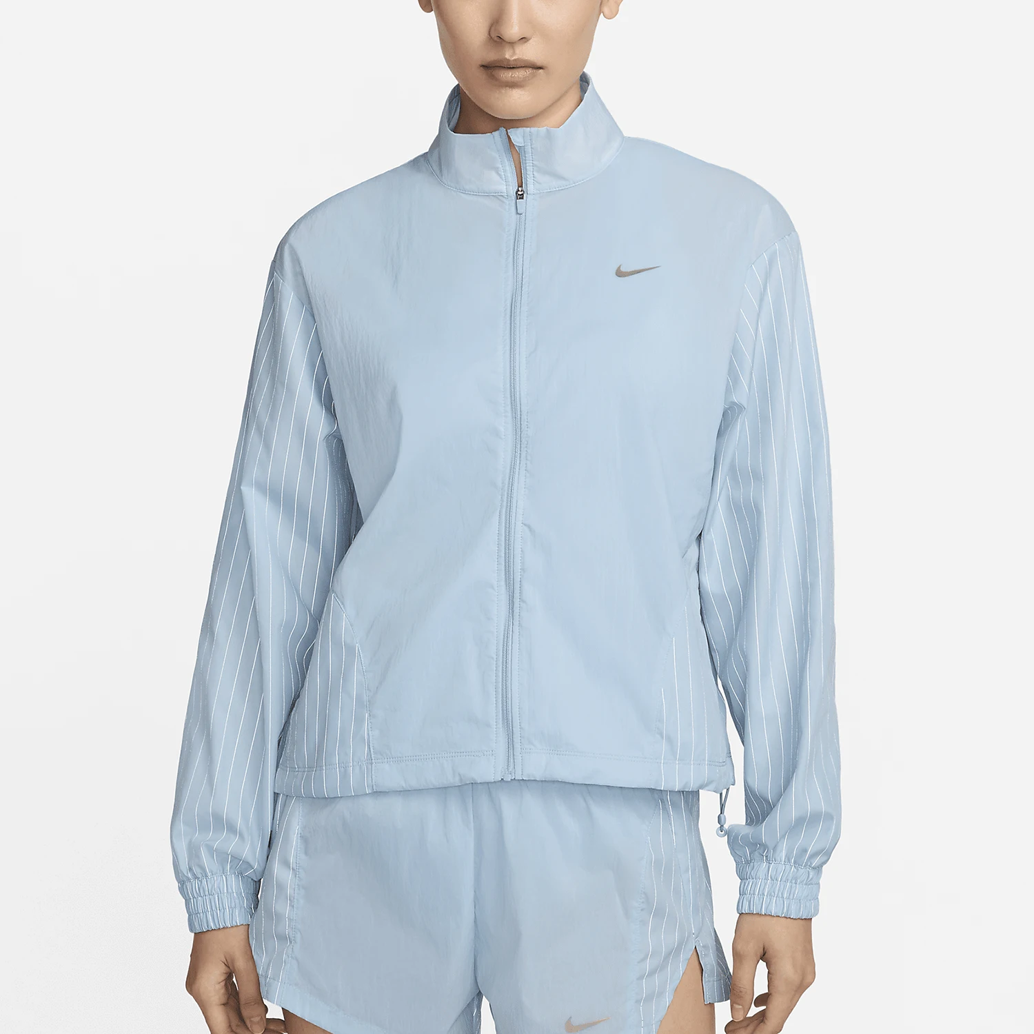 Официальная женская легкая куртка Nike Running Division на молнии FN2720-440
Официальная женская легкая куртка Nike Running Division на молнии FN2720-440