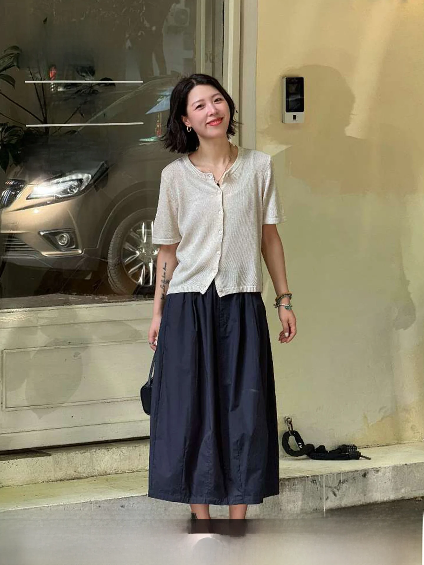 Thin Short Sleeve Knitted Cardigan Women's Outerwear Top Beige Summer New Arrival Commute Style Loose Fit round Neck Coat
Thin Short Sleeve Knitted Cardigan Women's Outerwear Top Beige Summer New Arrival Commute Style Loose Fit round Neck Coat