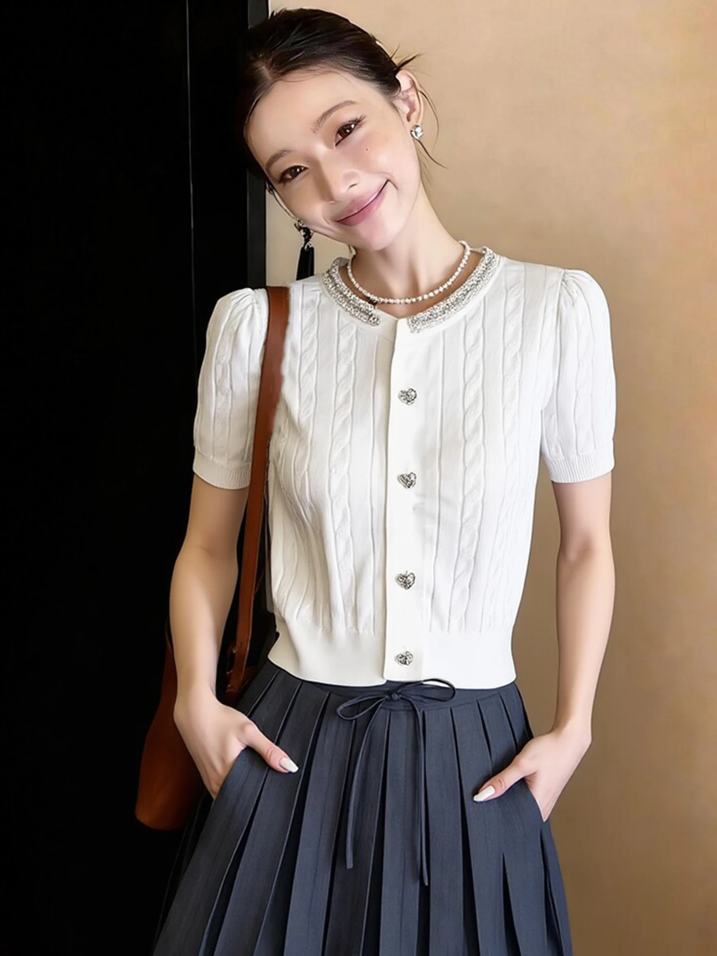 Spring Summer Women's Short Sleeve Knitwear round Neck Soft Skin-friendly Heavy Bead Embellished Single Button Design Korean ...
Spring Summer Women's Short Sleeve Knitwear round Neck Soft Skin-friendly Heavy Bead Embellished Single Button Design Korean ...