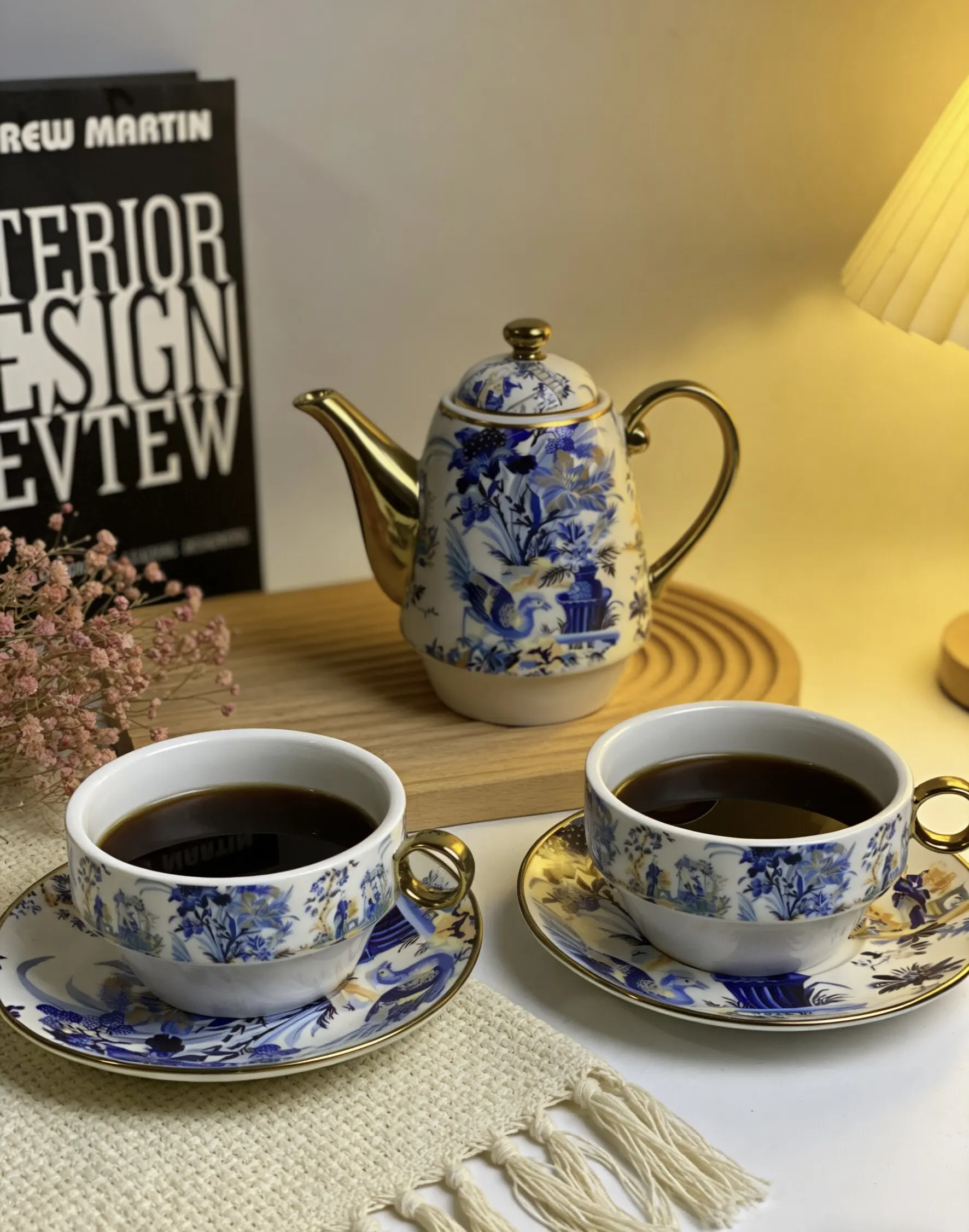 Blue and White Porcelain Coffee Cups and Saucers Set One Pot of Two Cups and Two Plates of High-end Exquisite Retro AfternoonTea
Blue and White Porcelain Coffee Cups and Saucers Set One Pot of Two Cups and Two Plates of High-end Exquisite Retro AfternoonTea