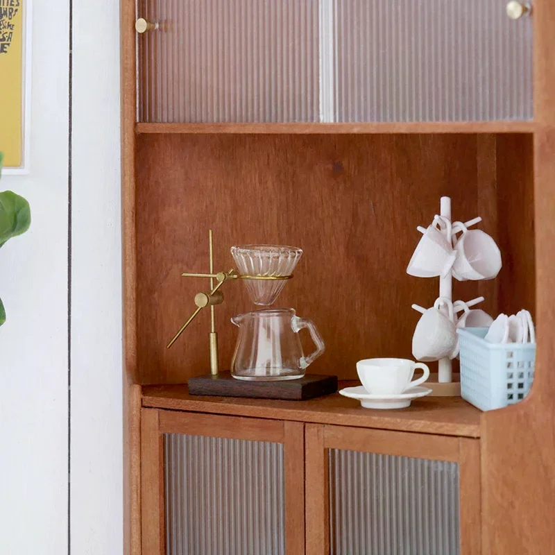 Набор миниатюрных предметов для кукольного домика в масштабе 1:12: торт, кофейный набор, поднос с моделями еды для украшения кухни, аксессуары для игрушечного домика
Набор миниатюрных предметов для кукольного домика в масштабе 1:12: торт, кофейный набор, поднос с моделями еды для украшения кухни, аксессуары для игрушечного домика