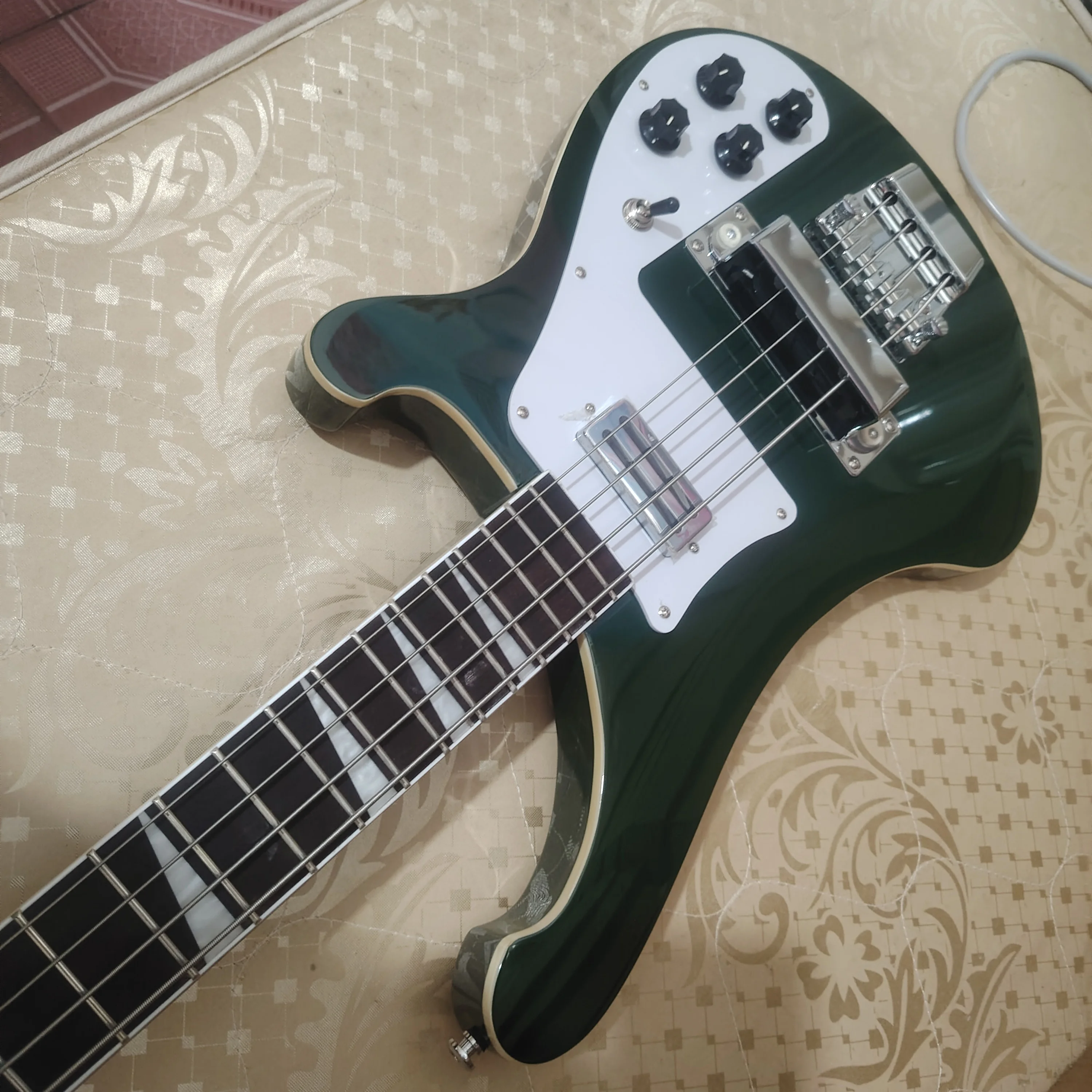 Высокое качество на складе RICKEN green 4003BASS, гитара, быстрая доставка
Высокое качество на складе RICKEN green 4003BASS, гитара, быстрая доставка