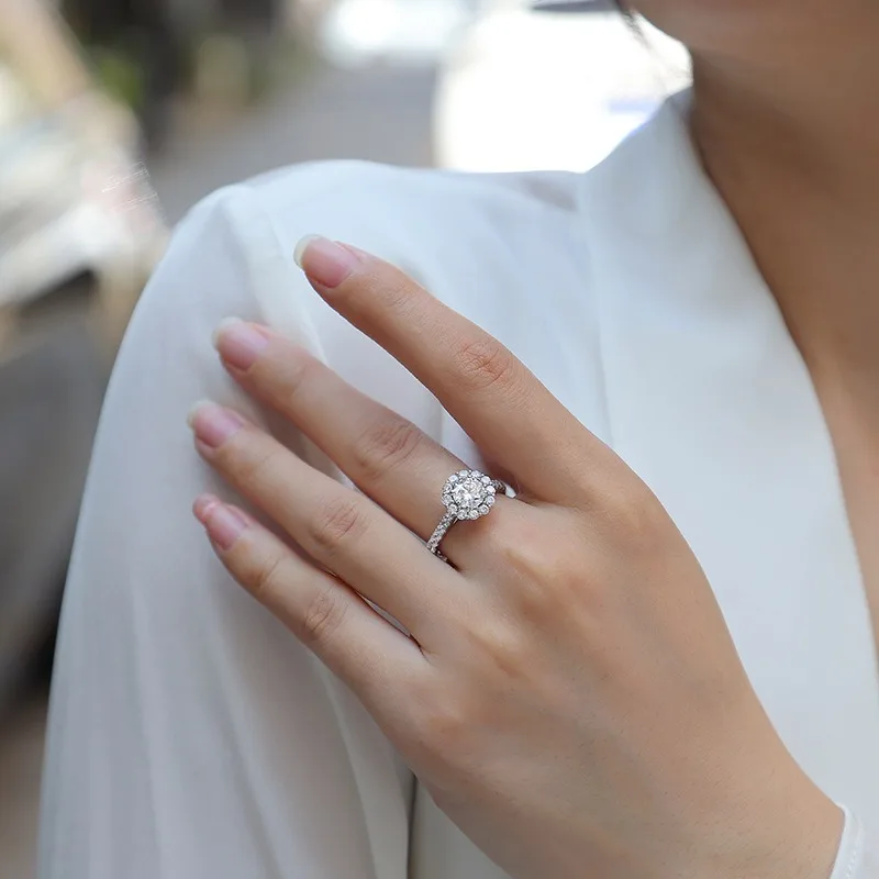 Stunning Round Halo 1CT Certified Moissanite Ring 925 Sterling Silver Elegant Women Engagement Wedding Fine Jewelry Promise Gift
Stunning Round Halo 1CT Certified Moissanite Ring 925 Sterling Silver Elegant Women Engagement Wedding Fine Jewelry Promise Gift