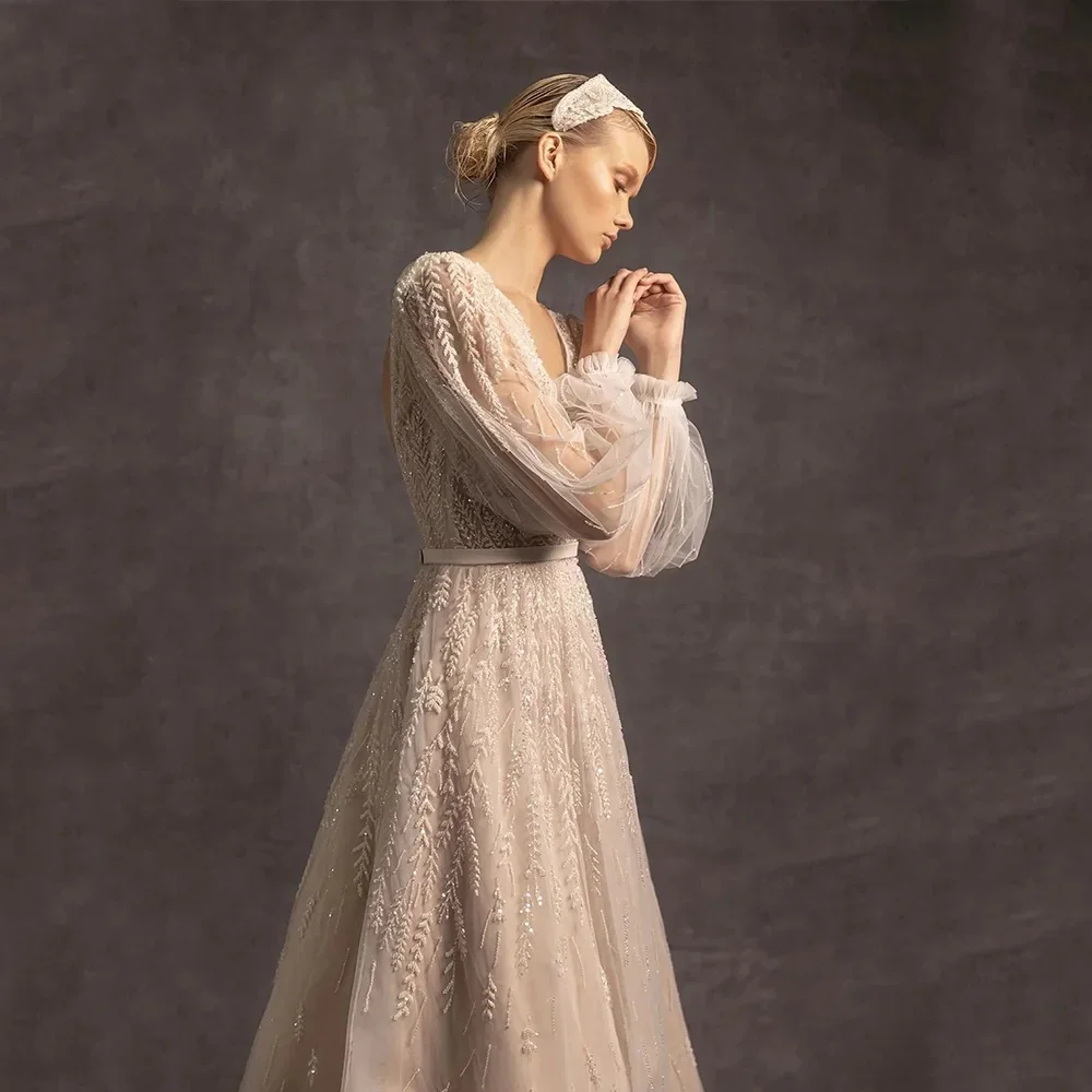 :Custom apricot long V-neck gown, exquisite backless style, tailored fit presents soft and classy temperament
:Custom apricot long V-neck gown, exquisite backless style, tailored fit presents soft and classy temperament