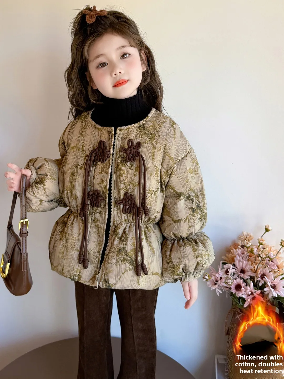 Модный хлопковый тюнер для девочек, теплая дизайнерская пуговица для малышей, высококачественная зимняя верхняя одежда, модная детская одежда
Модный хлопковый тюнер для девочек, теплая дизайнерская пуговица для малышей, высококачественная зимняя верхняя одежда, модная детская одежда