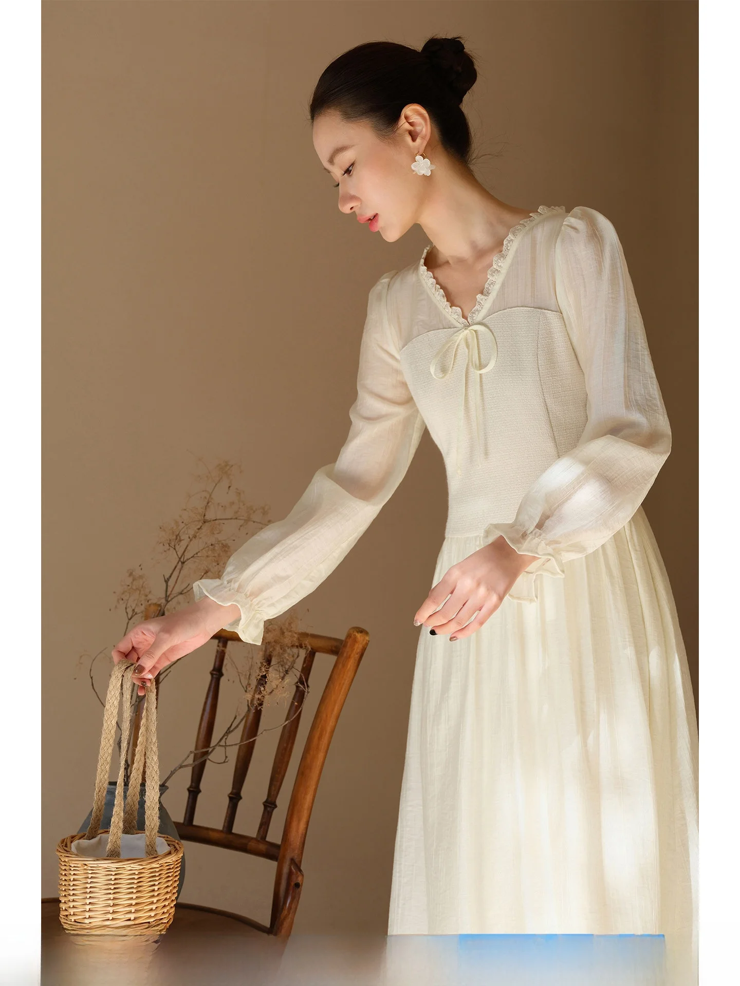 XXNING Spring Summer New Style Women's V-neck Ruffle Hem Dress Slimming Long Gown French Style Gathered Waist Bubble Sleeve
XXNING Spring Summer New Style Women's V-neck Ruffle Hem Dress Slimming Long Gown French Style Gathered Waist Bubble Sleeve