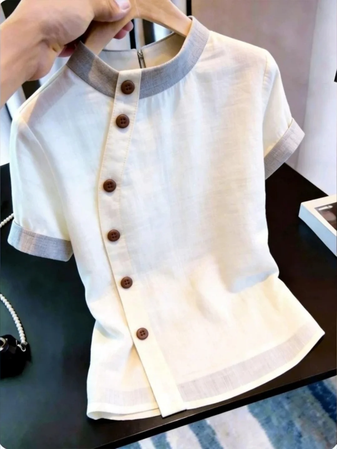 Elegant Comfortable Women's Chiffon Top Button Design Summer Fashion Small Shirt Versatile Style Age-Defying Korean Straight Cut
Elegant Comfortable Women's Chiffon Top Button Design Summer Fashion Small Shirt Versatile Style Age-Defying Korean Straight Cut