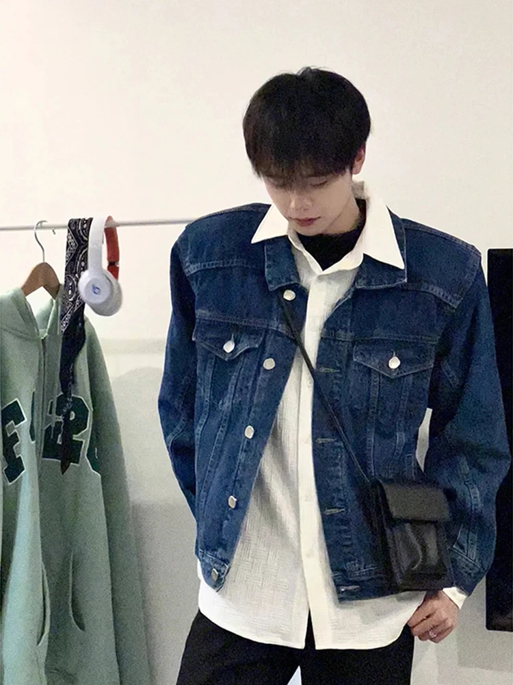 Мужская джинсовая куртка Waed: весенне-осенняя, в стиле High Street, рабочая одежда, американский кэжуал, модная, из смесового хлопка и полиэстера
Мужская джинсовая куртка Waed: весенне-осенняя, в стиле High Street, рабочая одежда, американский кэжуал, модная, из смесового хлопка и полиэстера