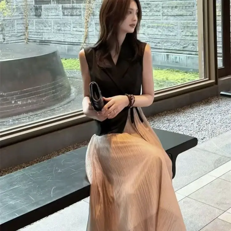 Korean Style Fashionable Two-Piece Set Women's Summer 2026 Sleeveless Black Vest Casual Skirt Ensemble Polyester Fiber
Korean Style Fashionable Two-Piece Set Women's Summer 2026 Sleeveless Black Vest Casual Skirt Ensemble Polyester Fiber
