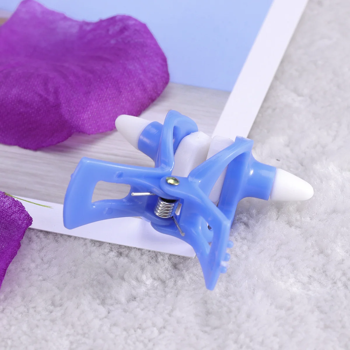 1pc Bridge Straightener Adjustable Nose Up Clip For Daily Nose Shaping Easy Clean Non-Invasive Beauty Tool Skincare Device
1pc Bridge Straightener Adjustable Nose Up Clip For Daily Nose Shaping Easy Clean Non-Invasive Beauty Tool Skincare Device