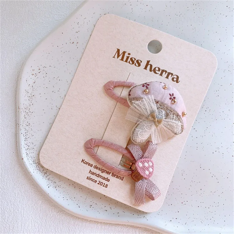 Cute Little Girl Baby Princess Rabbit Mushroom Hair Clip, Cartoon Kids Headwear, Early Spring New Pink Children’s Heart Bow Hairpin
Cute Little Girl Baby Princess Rabbit Mushroom Hair Clip, Cartoon Kids Headwear, Early Spring New Pink Children’s Heart Bow Hairpin