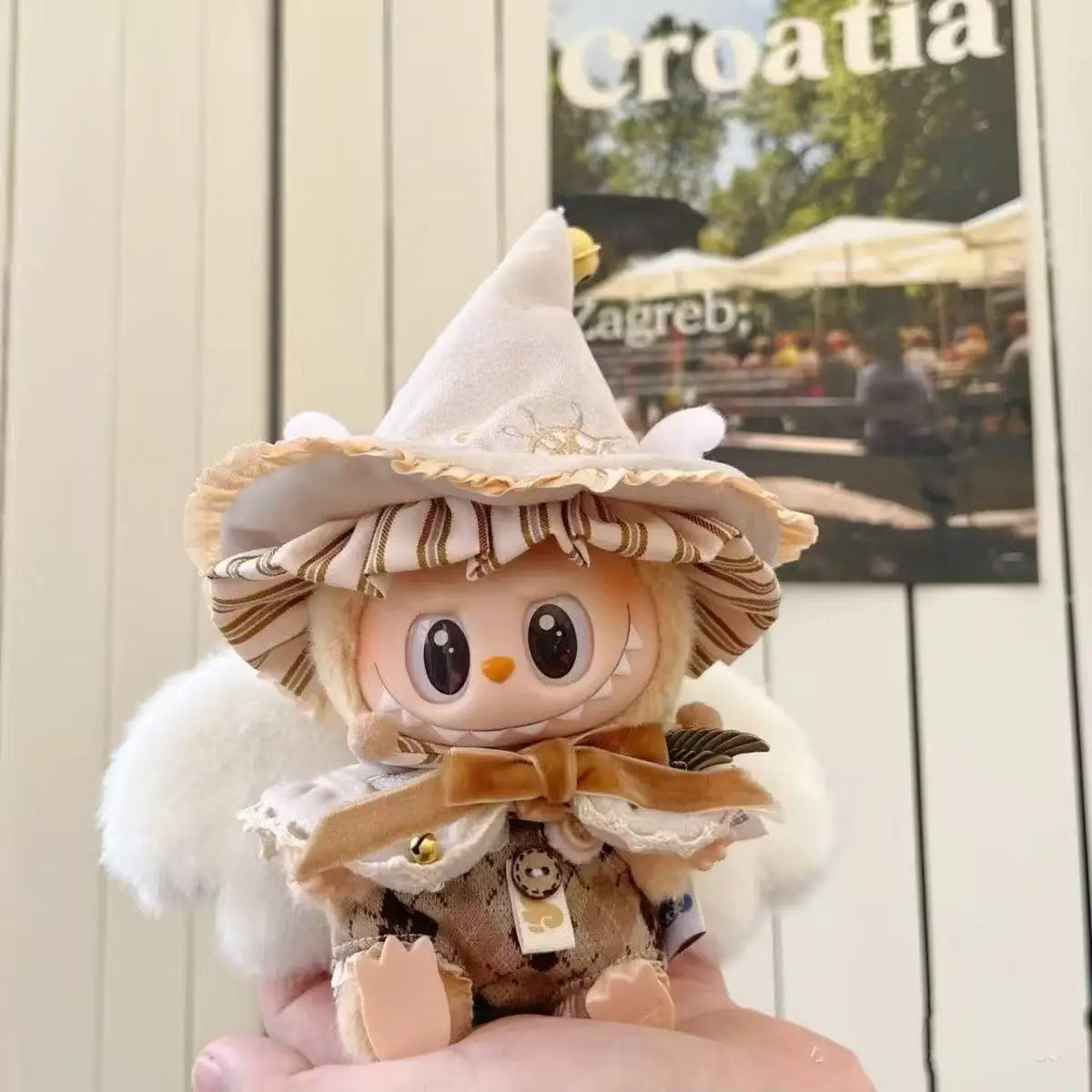 Комплект одежды Little Wizard для одежды Labubu, кулон с сиденьем, кукольное платье, единорог, волшебник, сменные игрушки, аксессуары, орнамент
Комплект одежды Little Wizard для одежды Labubu, кулон с сиденьем, кукольное платье, единорог, волшебник, сменные игрушки, аксессуары, орнамент