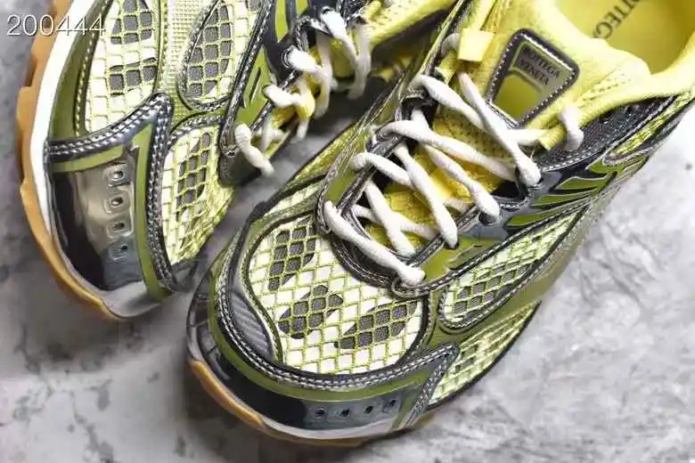 2025 легкие тканевые сетчатые туфли с резиновой подошвой, дышащий дизайн и модный спортивный стиль
2025 легкие тканевые сетчатые туфли с резиновой подошвой, дышащий дизайн и модный спортивный стиль