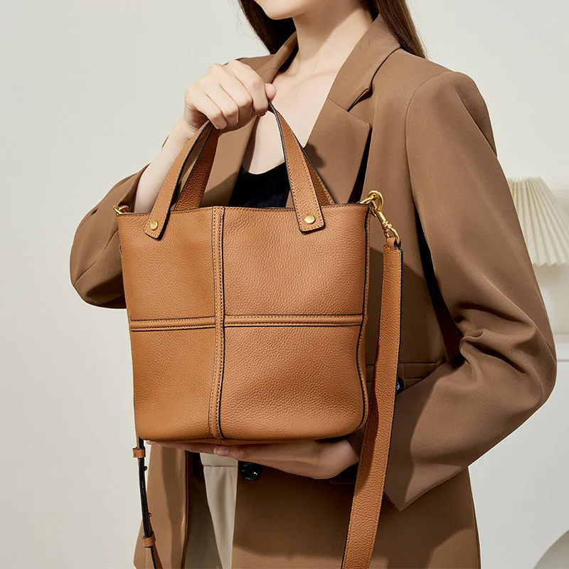 2025 New Top Ladies Elegant Brown Bucket Shoulder Bag Luxury Design Real Leather Handbag Niche Textured Multi-purpose Tote Bag
2025 New Top Ladies Elegant Brown Bucket Shoulder Bag Luxury Design Real Leather Handbag Niche Textured Multi-purpose Tote Bag