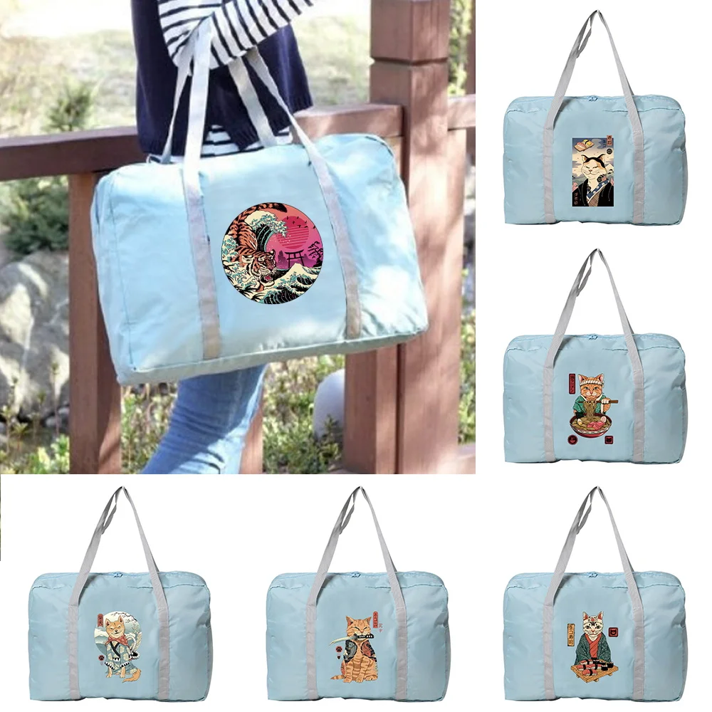 Handheld Travel Bag Japan Cat Pattern Printing SeriesUnisex Lightweight Large Capacity Essential for Holiday Outings Organizer
Handheld Travel Bag Japan Cat Pattern Printing SeriesUnisex Lightweight Large Capacity Essential for Holiday Outings Organizer