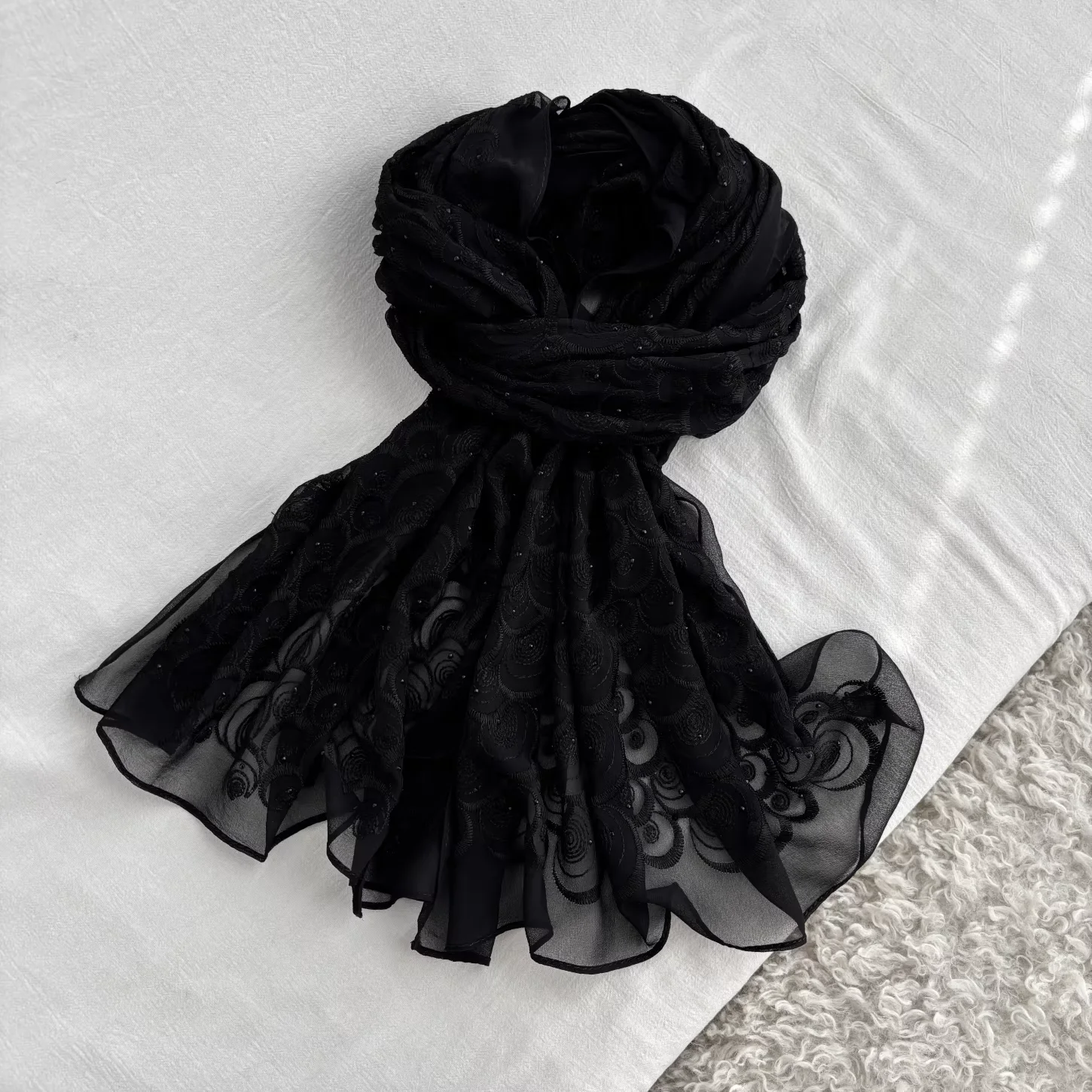 100% Silk Womens Headscarves 2026 Luxury Brand Scarf Pure Silk Black Embroider Neck Scarves for Women Hijab
100% Silk Womens Headscarves 2026 Luxury Brand Scarf Pure Silk Black Embroider Neck Scarves for Women Hijab