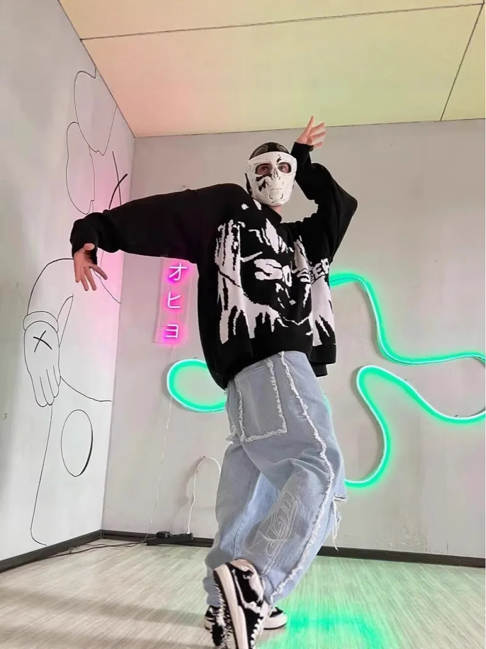 Black And White Y2K Pattern Winter Sweater Unisex Warm Knitted Pullover With Fashionable Cool Design
Black And White Y2K Pattern Winter Sweater Unisex Warm Knitted Pullover With Fashionable Cool Design