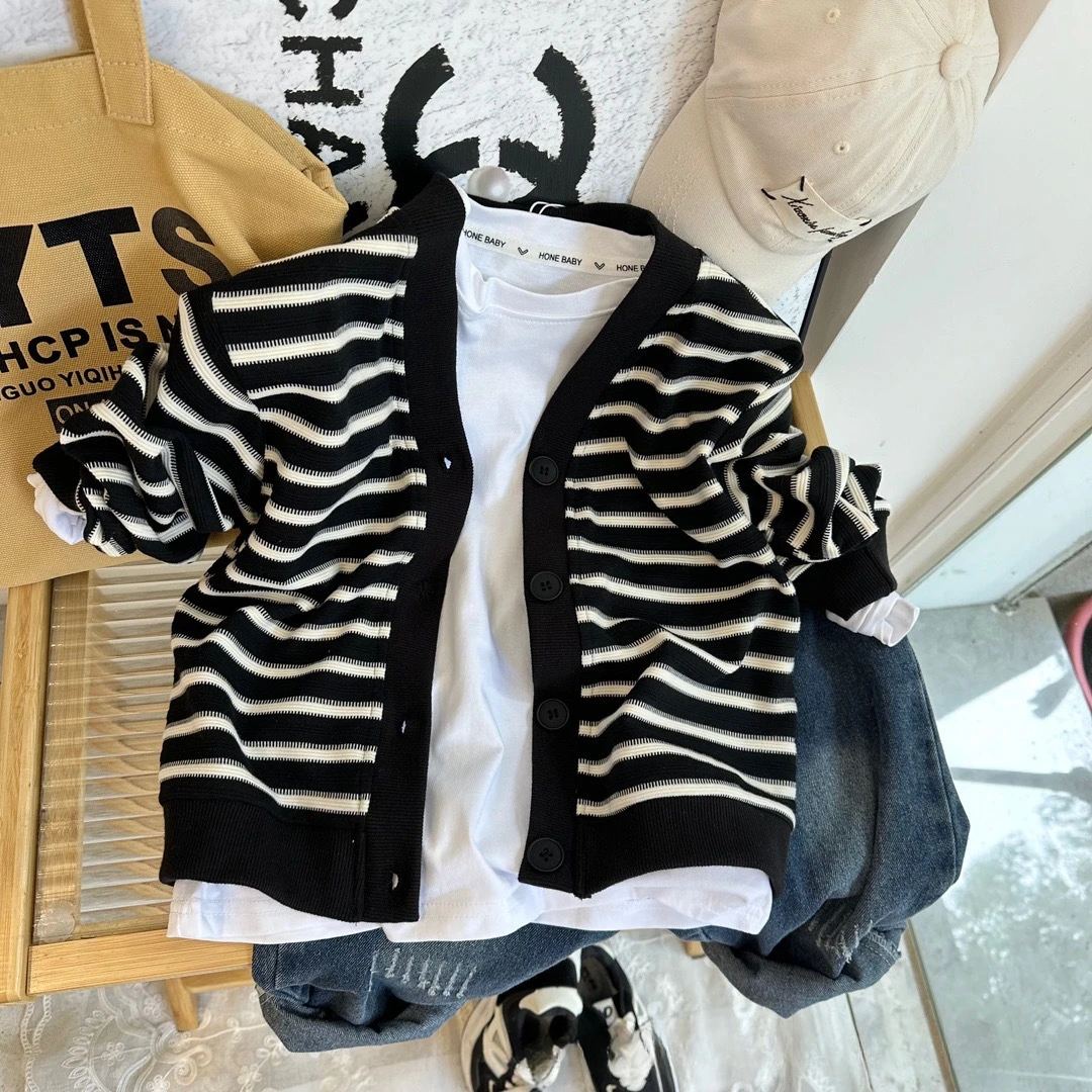 Children's clothing set kids cardigan and white tshirt two pieces set 2024 autumn foreign style casual
Children's clothing set kids cardigan and white tshirt two pieces set 2024 autumn foreign style casual