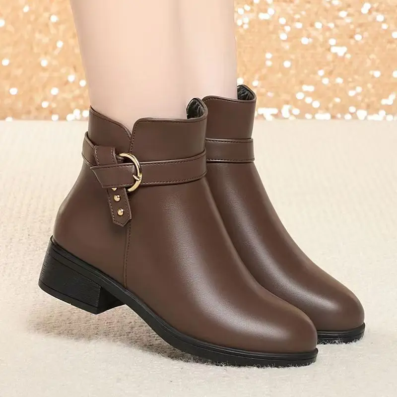 Женские зимние новые ботинки из натуральной кожи на низком каблуке, утепленные плюшем, с мягкой нескользящей подошвой, большие размеры
Женские зимние новые ботинки из натуральной кожи на низком каблуке, утепленные плюшем, с мягкой нескользящей подошвой, большие размеры