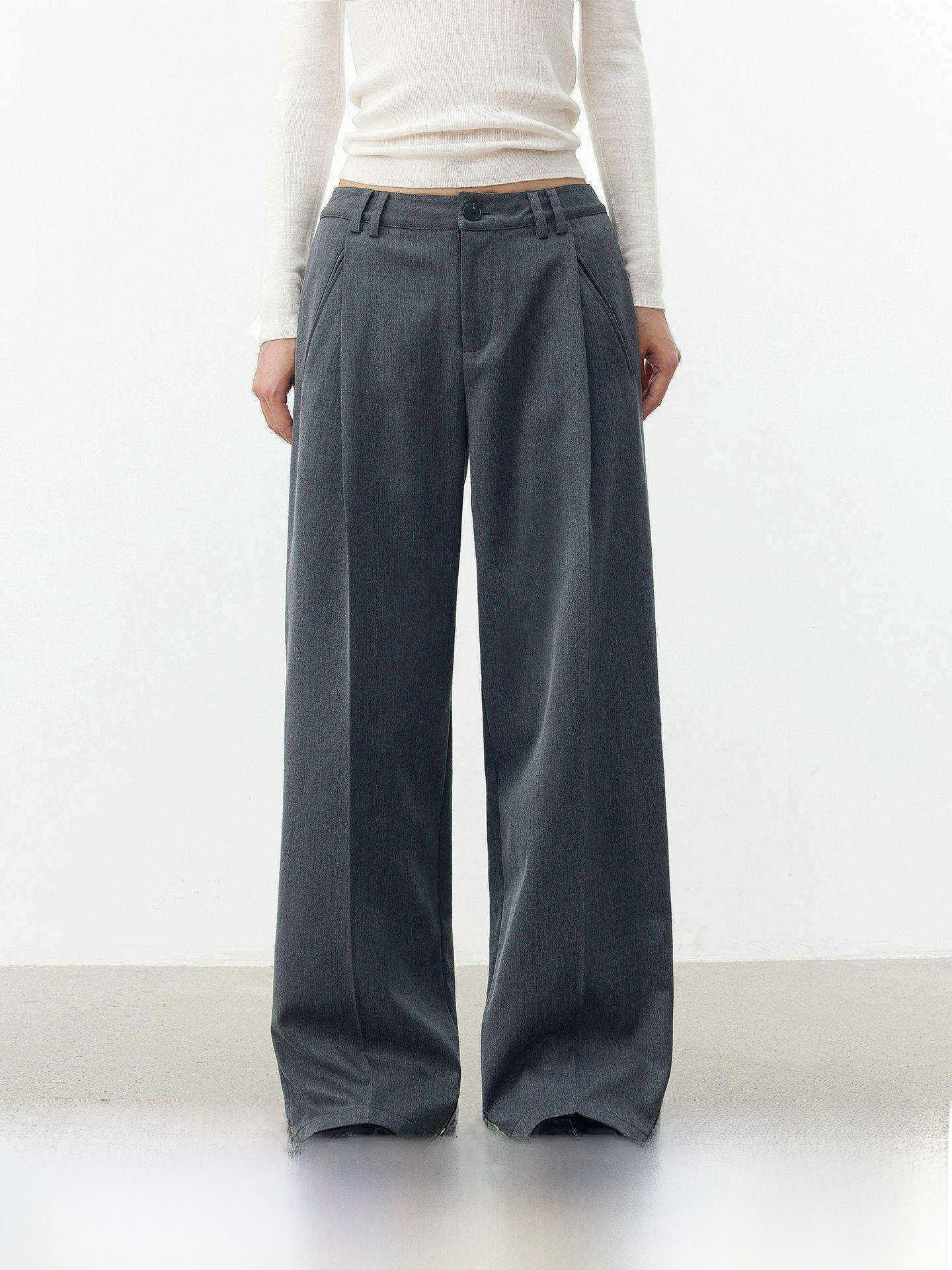 AFTADAWN Merino Wool Blend Single Pleat Pocket Shape Drapey Suit Pants High Waist Straight Leg Long Trousers for Women
AFTADAWN Merino Wool Blend Single Pleat Pocket Shape Drapey Suit Pants High Waist Straight Leg Long Trousers for Women