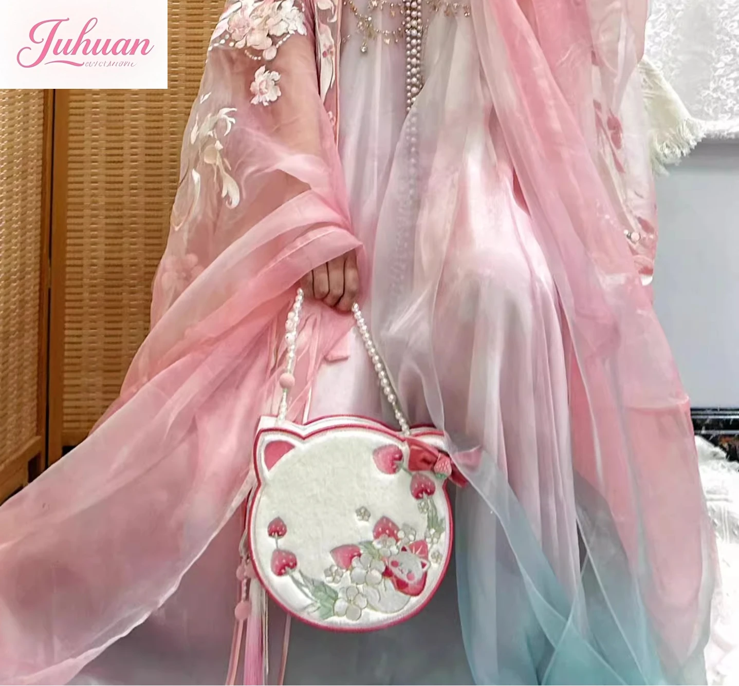 Chinese Style Sweet Cute New Chinese Women's Bags New Plush Bag Embroidered Strawberry Cat Lolita Messenger Bag Small Round Bag
Chinese Style Sweet Cute New Chinese Women's Bags New Plush Bag Embroidered Strawberry Cat Lolita Messenger Bag Small Round Bag