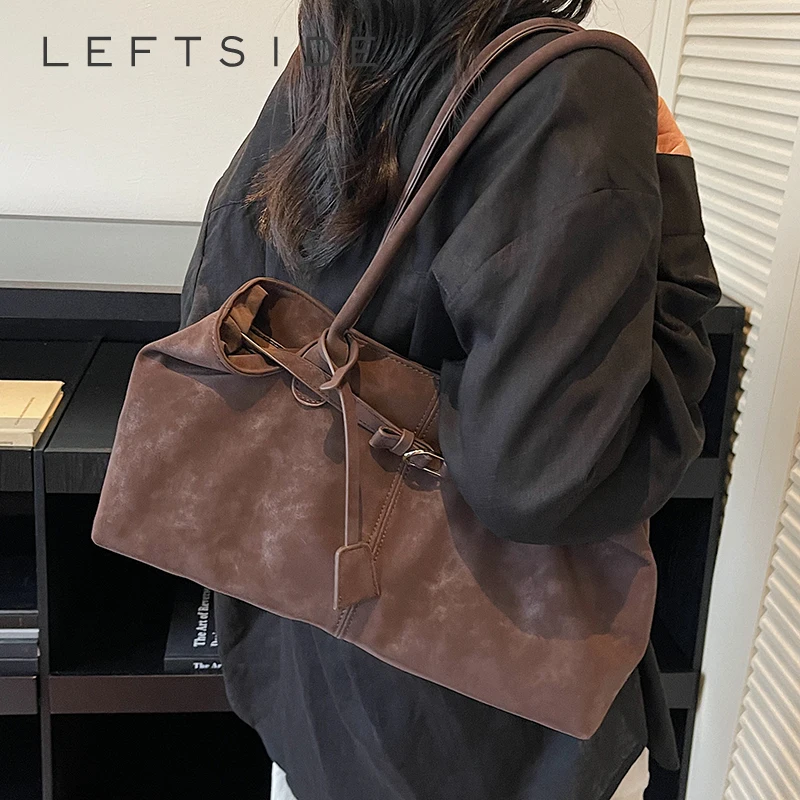 LEFTSIDE Large Capacity PU Leather Tote Bags Lady Shoulder Bag for Women 2025 Winter Korean Fashion Retro Handbags and Purses
LEFTSIDE Large Capacity PU Leather Tote Bags Lady Shoulder Bag for Women 2025 Winter Korean Fashion Retro Handbags and Purses