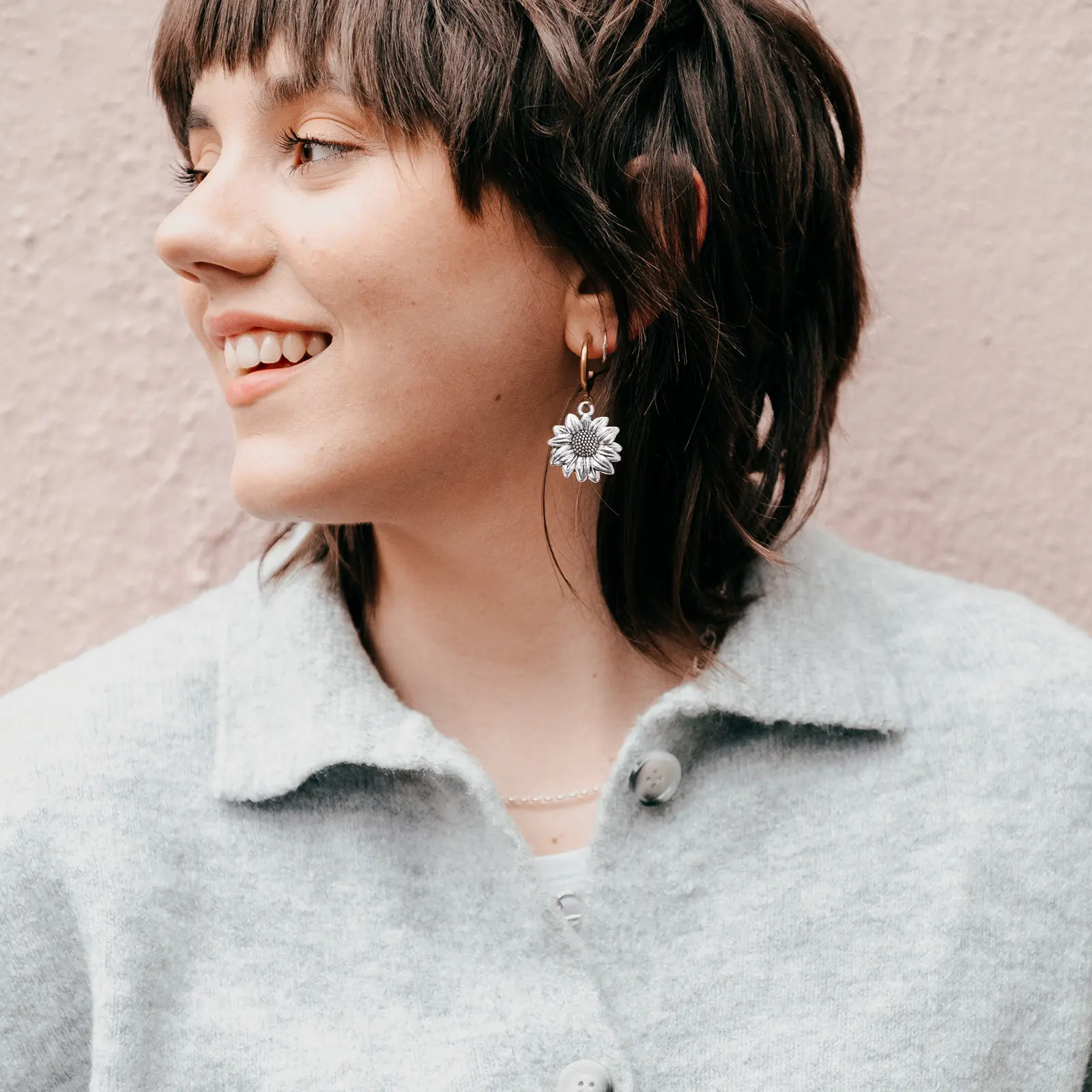 100 шт. подвесок-шармов в форме подсолнуха из сплава, модные универсальные шармы-подсолнухи для изготовления украшений, браслетов и брелоков своими руками
100 шт. подвесок-шармов в форме подсолнуха из сплава, модные универсальные шармы-подсолнухи для изготовления украшений, браслетов и брелоков своими руками