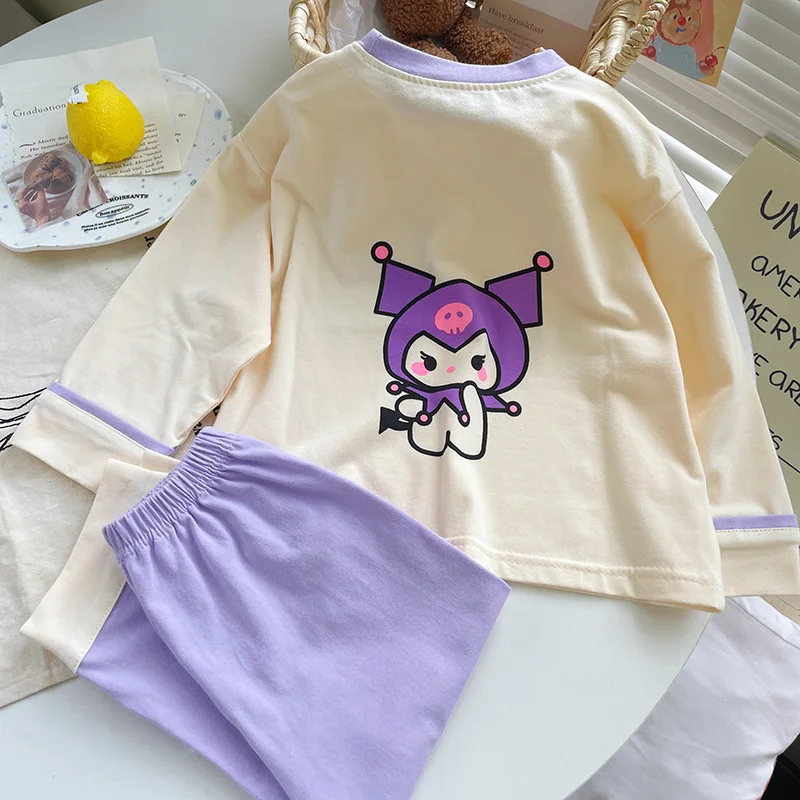 Пижамный костюм Sanrios Kuromi с круглым вырезом и длинными рукавами, весенне-осенняя одежда для девушек, тренировочный костюм с аниме-фигуркой, детская зимняя одежда
Пижамный костюм Sanrios Kuromi с круглым вырезом и длинными рукавами, весенне-осенняя одежда для девушек, тренировочный костюм с аниме-фигуркой, детская зимняя одежда