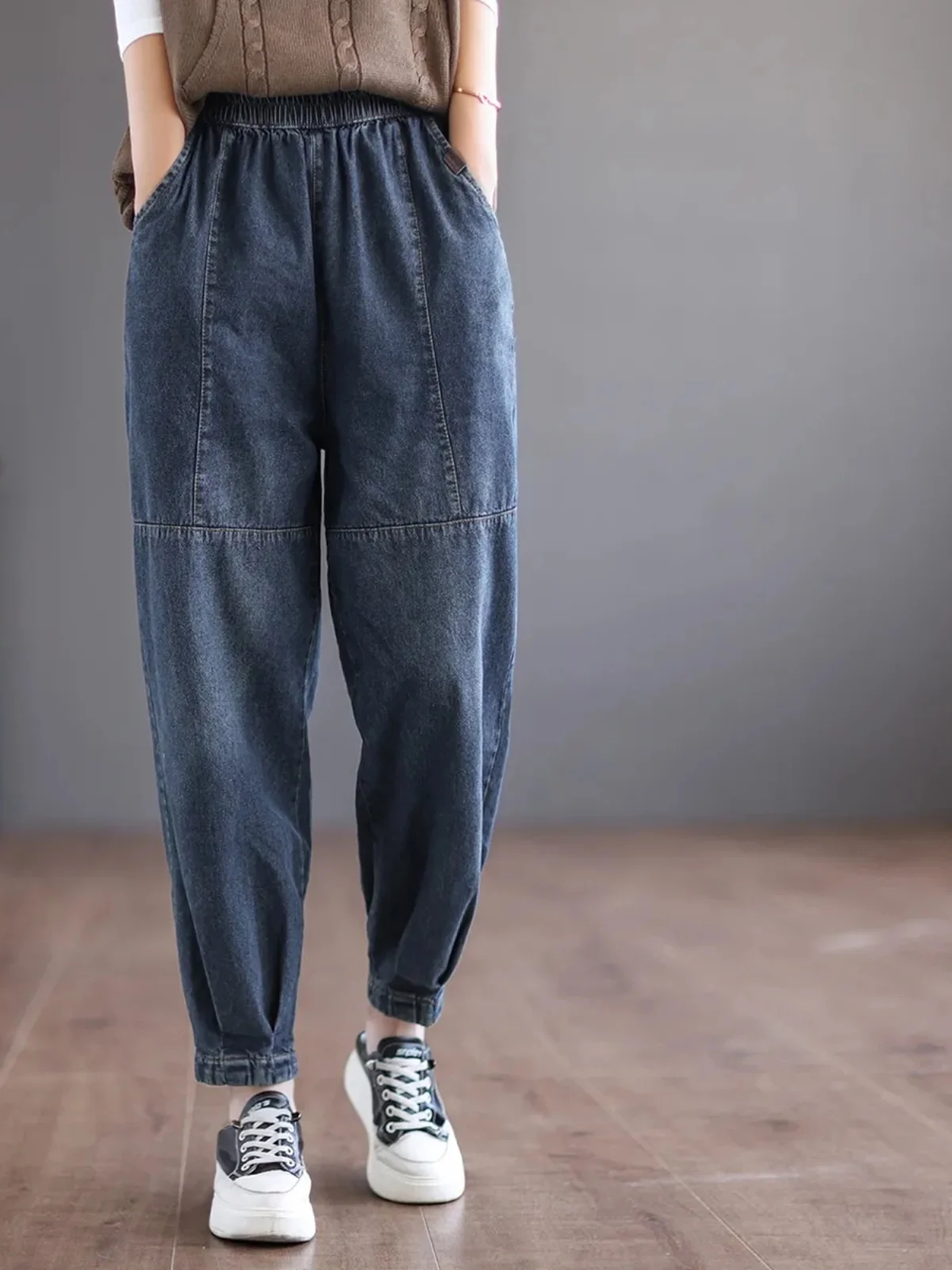 Новые женские джинсы в стиле ретро с эластичным поясом, брюки-харлан, весна-осень, повседневные, свободного кроя, длинные, с высокой талией
Новые женские джинсы в стиле ретро с эластичным поясом, брюки-харлан, весна-осень, повседневные, свободного кроя, длинные, с высокой талией