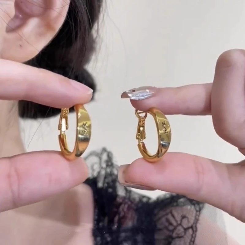 2025 Explosive Ins Wind letter earrings, gold fashionable design earrings,, Explosive minimalist style earrings with buckle, ear
2025 Explosive Ins Wind letter earrings, gold fashionable design earrings,, Explosive minimalist style earrings with buckle, ear