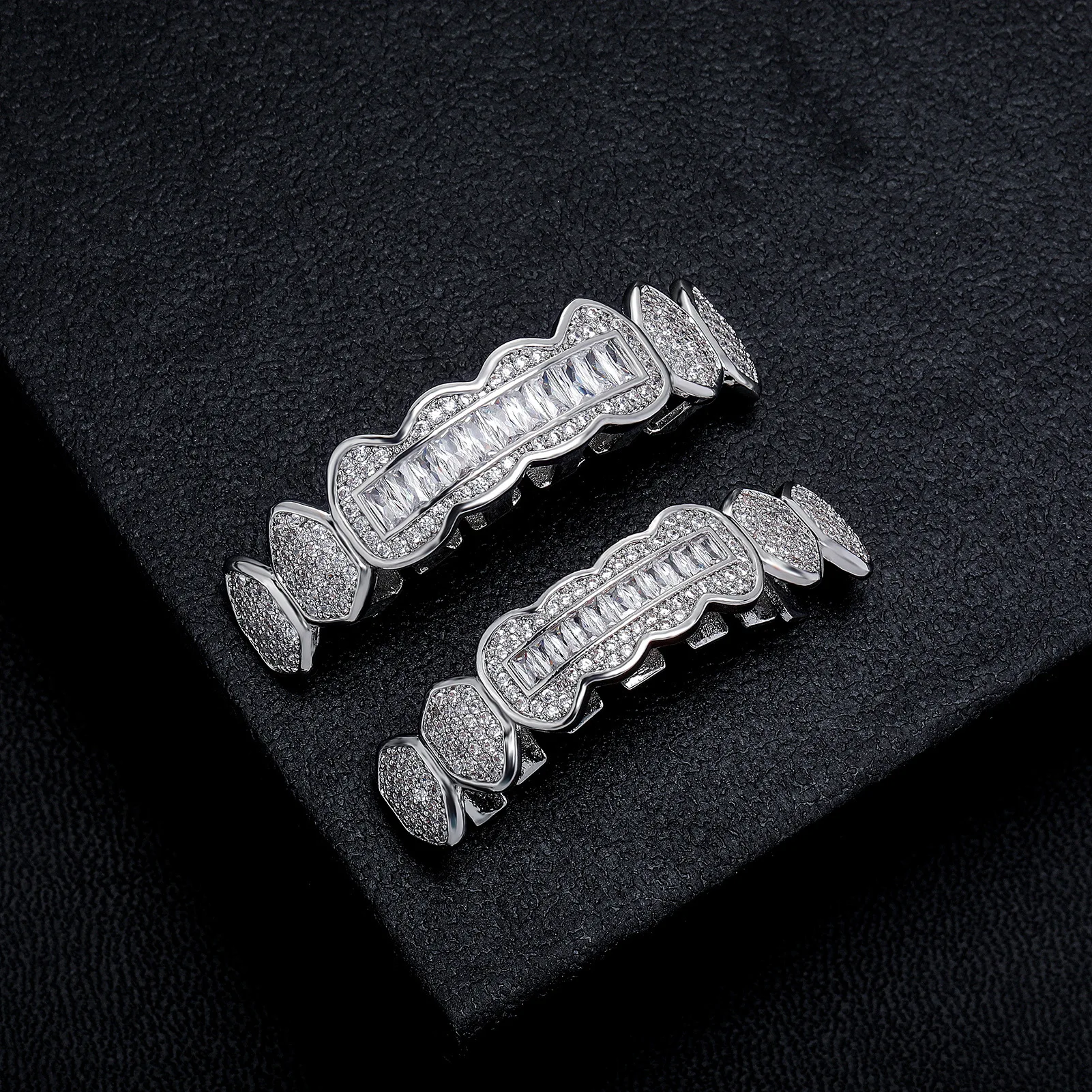 New Fashion Hip Hop dental grillz Micro-encrusted with Zircon Gold Braces Personalized Accessories Body Jewelry for Women Men
New Fashion Hip Hop dental grillz Micro-encrusted with Zircon Gold Braces Personalized Accessories Body Jewelry for Women Men