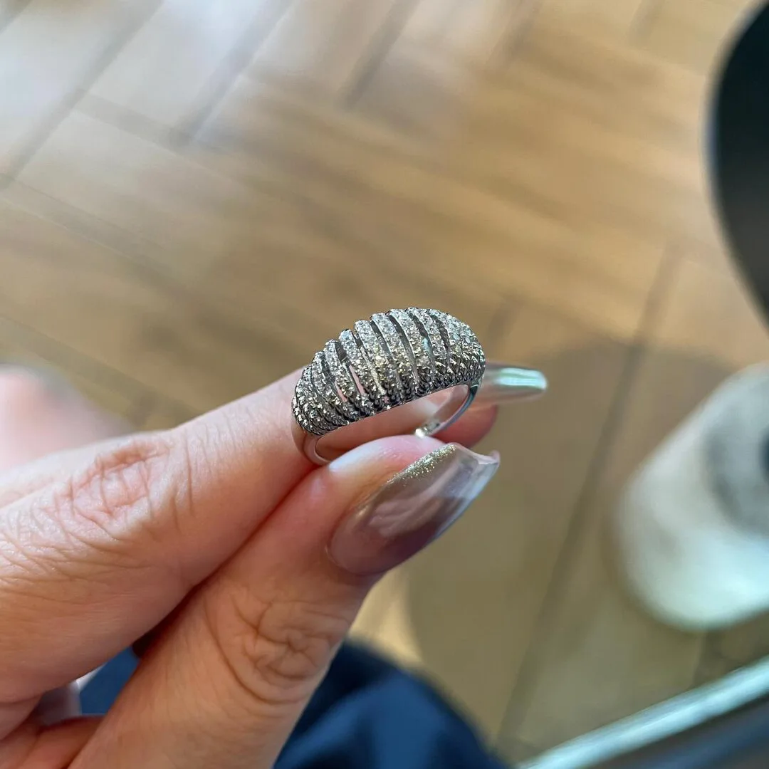 Изогнутые кольца в стиле ретро с микроинкрустацией бриллиантами, круассанами для женщин, модные высококачественные кольца, ювелирные изделия для вечеринок
Изогнутые кольца в стиле ретро с микроинкрустацией бриллиантами, круассанами для женщин, модные высококачественные кольца, ювелирные изделия для вечеринок