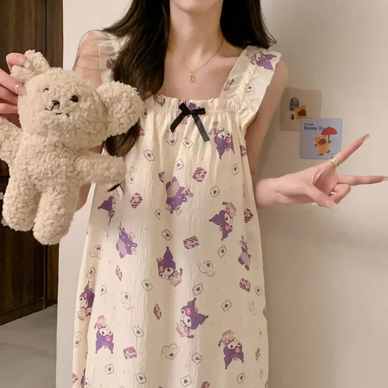 Ночная рубашка Sanrio с рисунком Куроми, летняя женская домашняя одежда Куроми, новое хлопковое платье с героями мультфильмов, белое летнее платье без рукавов
Ночная рубашка Sanrio с рисунком Куроми, летняя женская домашняя одежда Куроми, новое хлопковое платье с героями мультфильмов, белое летнее платье без рукавов