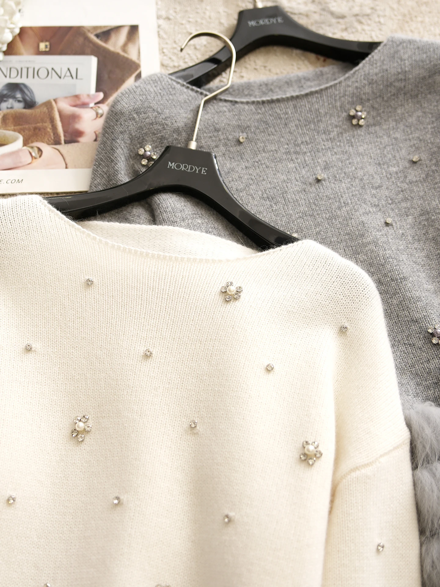 Elegant Woolen Knitted Sweater Fur Trimmed Heavy Embroidery One-Shoulder Soft Warm Women's Fashion Commute Style Long Sleeve
Elegant Woolen Knitted Sweater Fur Trimmed Heavy Embroidery One-Shoulder Soft Warm Women's Fashion Commute Style Long Sleeve
