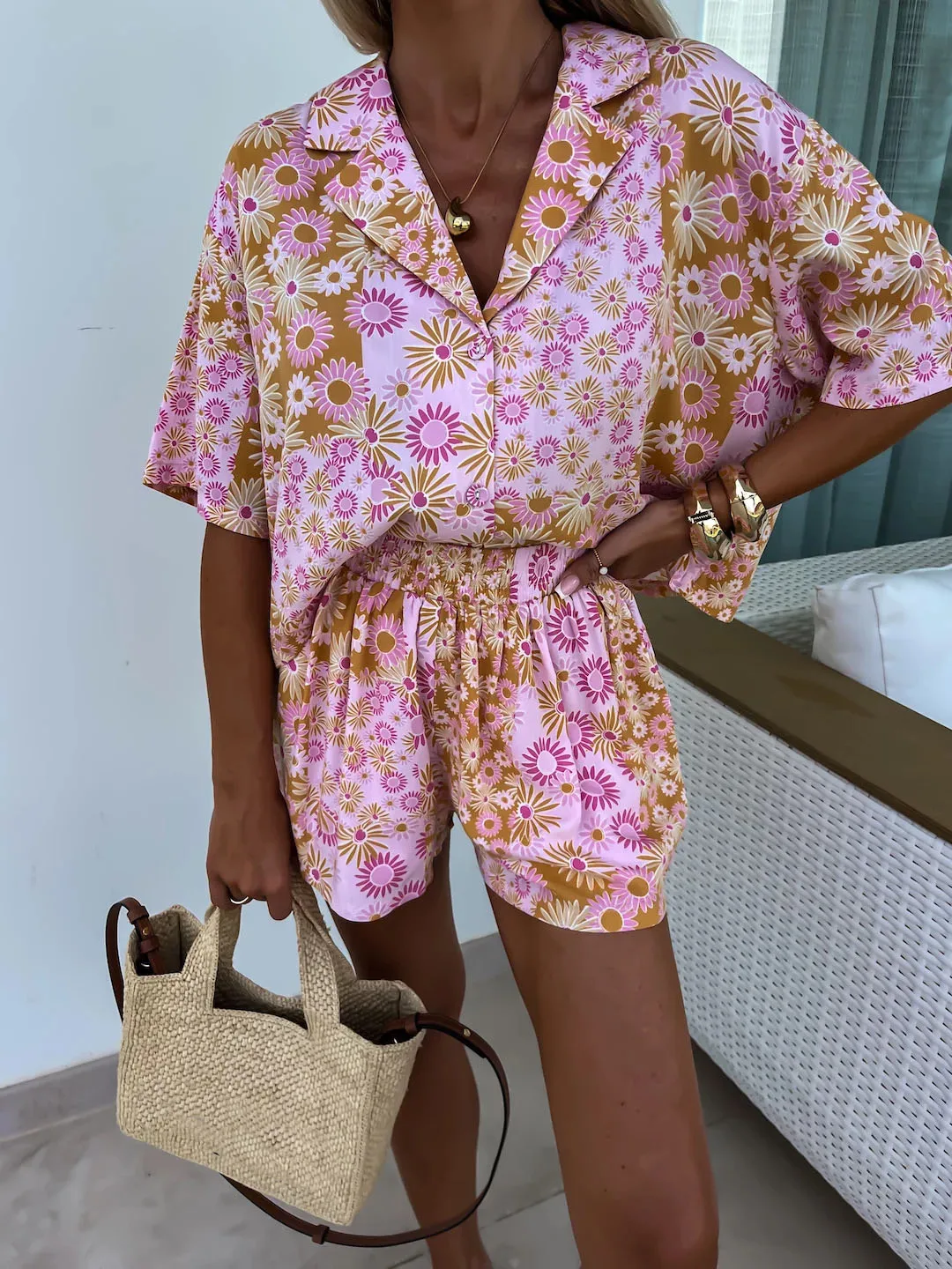 Fashion Boho Print Set Loose Lapel Button Half Sleeved Shirt Elastic Waist Shorts Two Piece Set Vacation Style Women Clothing
Fashion Boho Print Set Loose Lapel Button Half Sleeved Shirt Elastic Waist Shorts Two Piece Set Vacation Style Women Clothing