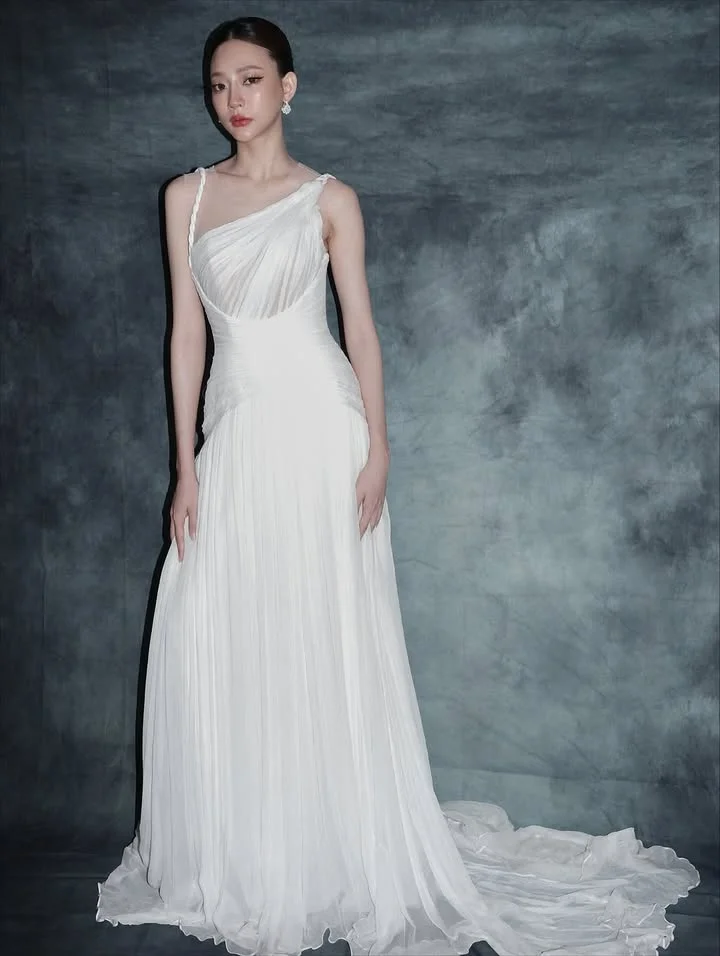 Arabian Night Sweetheart Dresses Floor-Length Customized Luxurious White Evening Prom Gowns فستان سهره نسائي2025
Arabian Night Sweetheart Dresses Floor-Length Customized Luxurious White Evening Prom Gowns فستان سهره نسائي2025