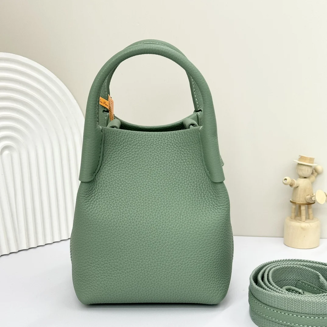 Вместительная дизайнерская сумка-ведро класса люкс, известный бренд, женская сумка-корзина ручной работы, мини-сумка в городском простом стиле 2026
Вместительная дизайнерская сумка-ведро класса люкс, известный бренд, женская сумка-корзина ручной работы, мини-сумка в городском простом стиле 2026