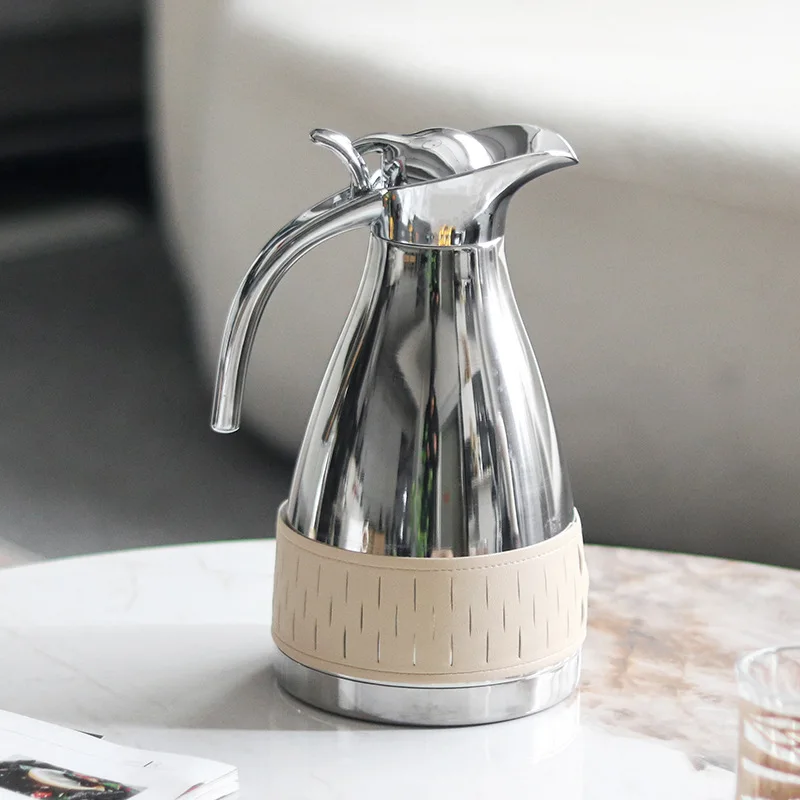 Nordic light luxury metal leather kettle ornament model room hotel kitchen restaurant coffee table dining table sales office jew
Nordic light luxury metal leather kettle ornament model room hotel kitchen restaurant coffee table dining table sales office jew