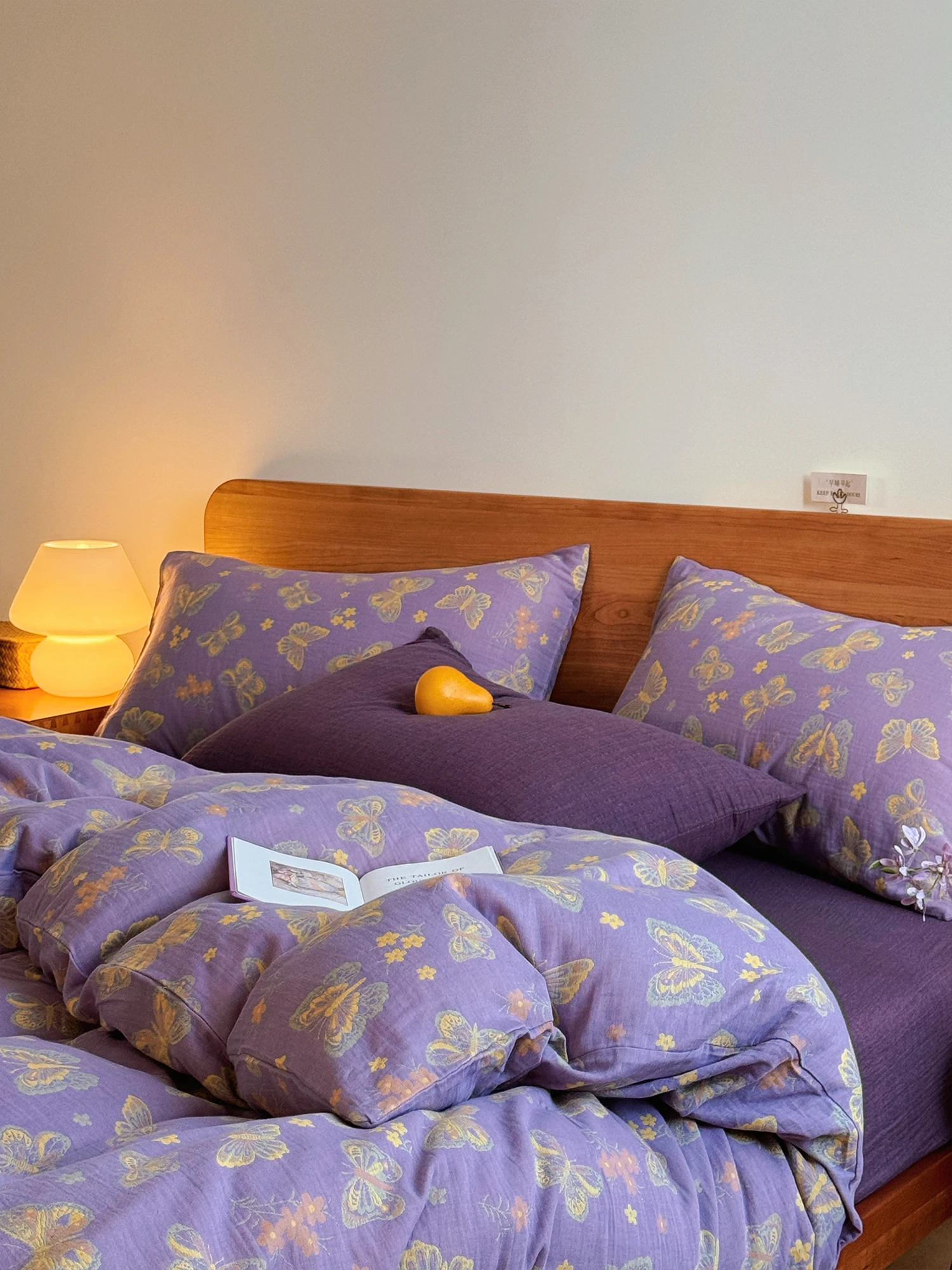 Изысканный фиолетовый хлопковый комплект постельного белья, двухслойное вышитое покрывало, 150x200x230 см, мягкое, приятное для кожи.
Изысканный фиолетовый хлопковый комплект постельного белья, двухслойное вышитое покрывало, 150x200x230 см, мягкое, приятное для кожи.