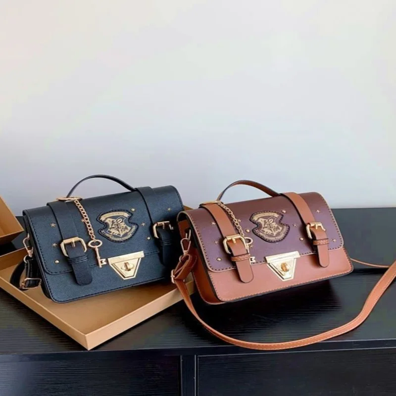 Movie Harry Potter Joint College Cambridge Bag Portable Messenger Bag British Postman Bag Travel Commuter Bag Peripheral Bag
Movie Harry Potter Joint College Cambridge Bag Portable Messenger Bag British Postman Bag Travel Commuter Bag Peripheral Bag