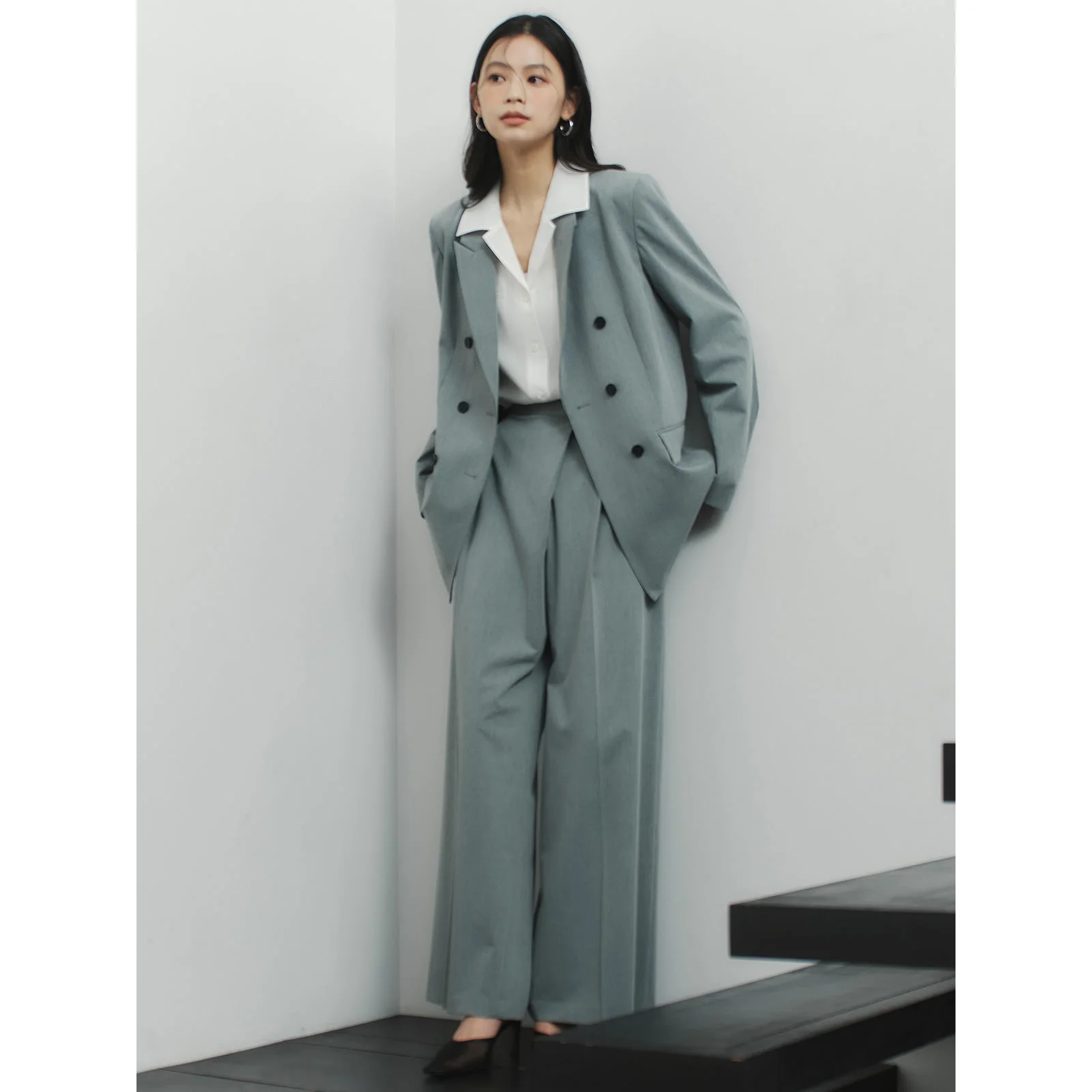 Elite Feeling Women's Woolen Suit with Copper Ammonia Long Sleeve Double Breasted Peak Lapel High Quality Tailoring
Elite Feeling Women's Woolen Suit with Copper Ammonia Long Sleeve Double Breasted Peak Lapel High Quality Tailoring