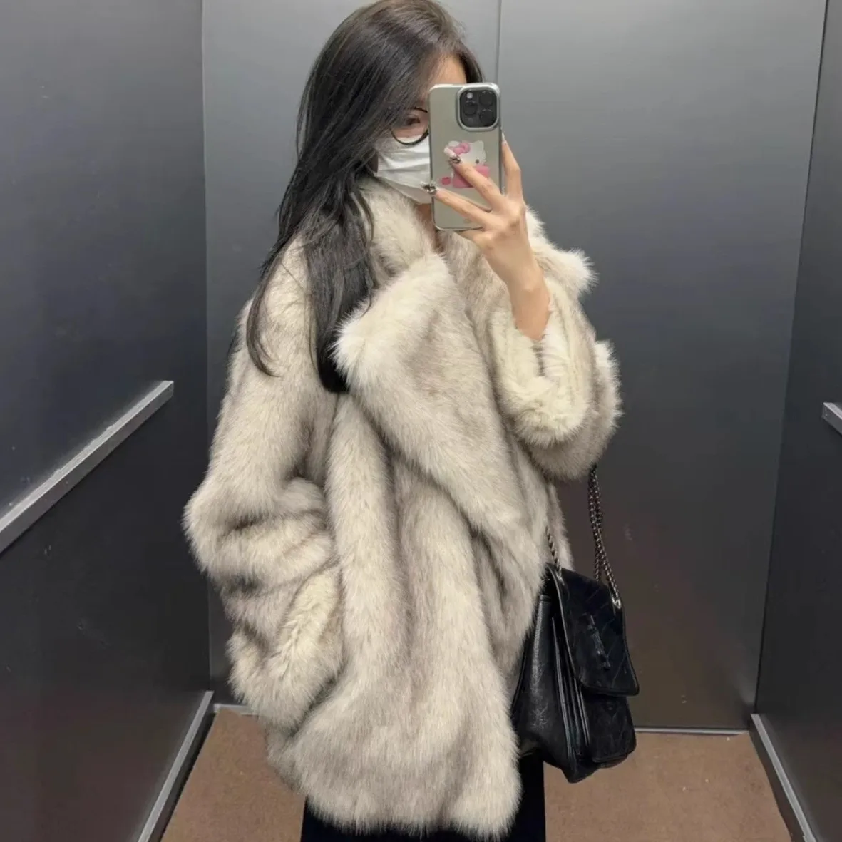 New Autumn Winter Oversized Loose Casual Luxury Soft Thick Warm Hairy Faux Fox Fur Coat Women Long Sleeve Fluffy Jacket 2025
New Autumn Winter Oversized Loose Casual Luxury Soft Thick Warm Hairy Faux Fox Fur Coat Women Long Sleeve Fluffy Jacket 2025